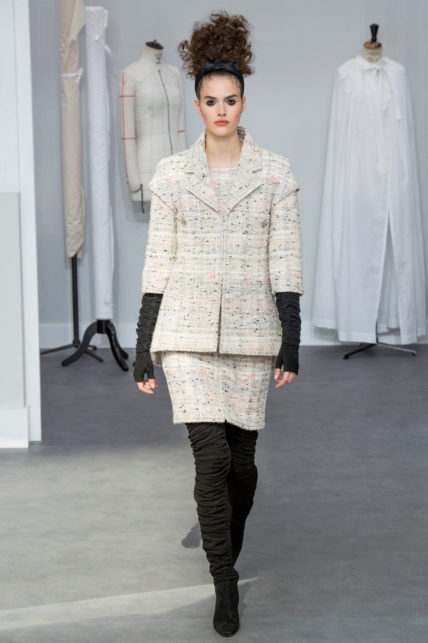 Chanel F/W 16 Couture Look 360