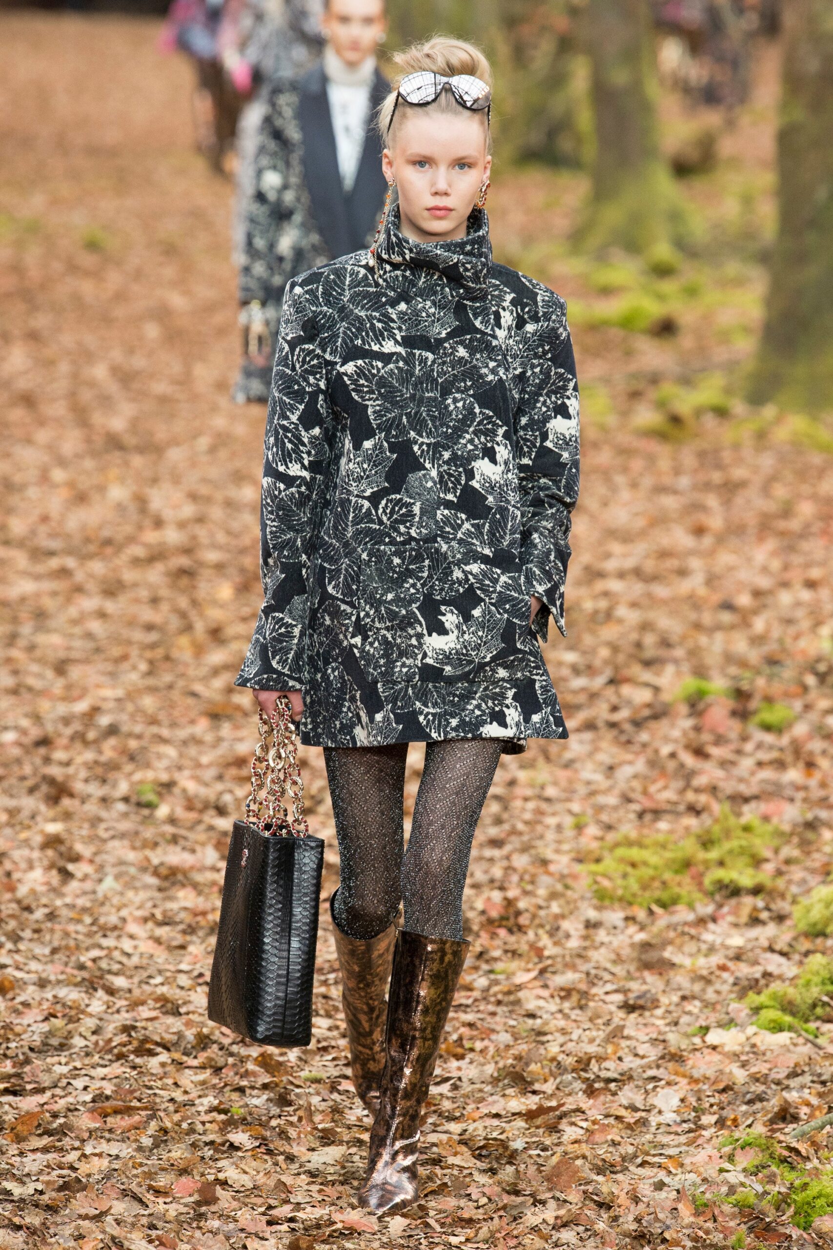 Chanel F/W 18 Look 31