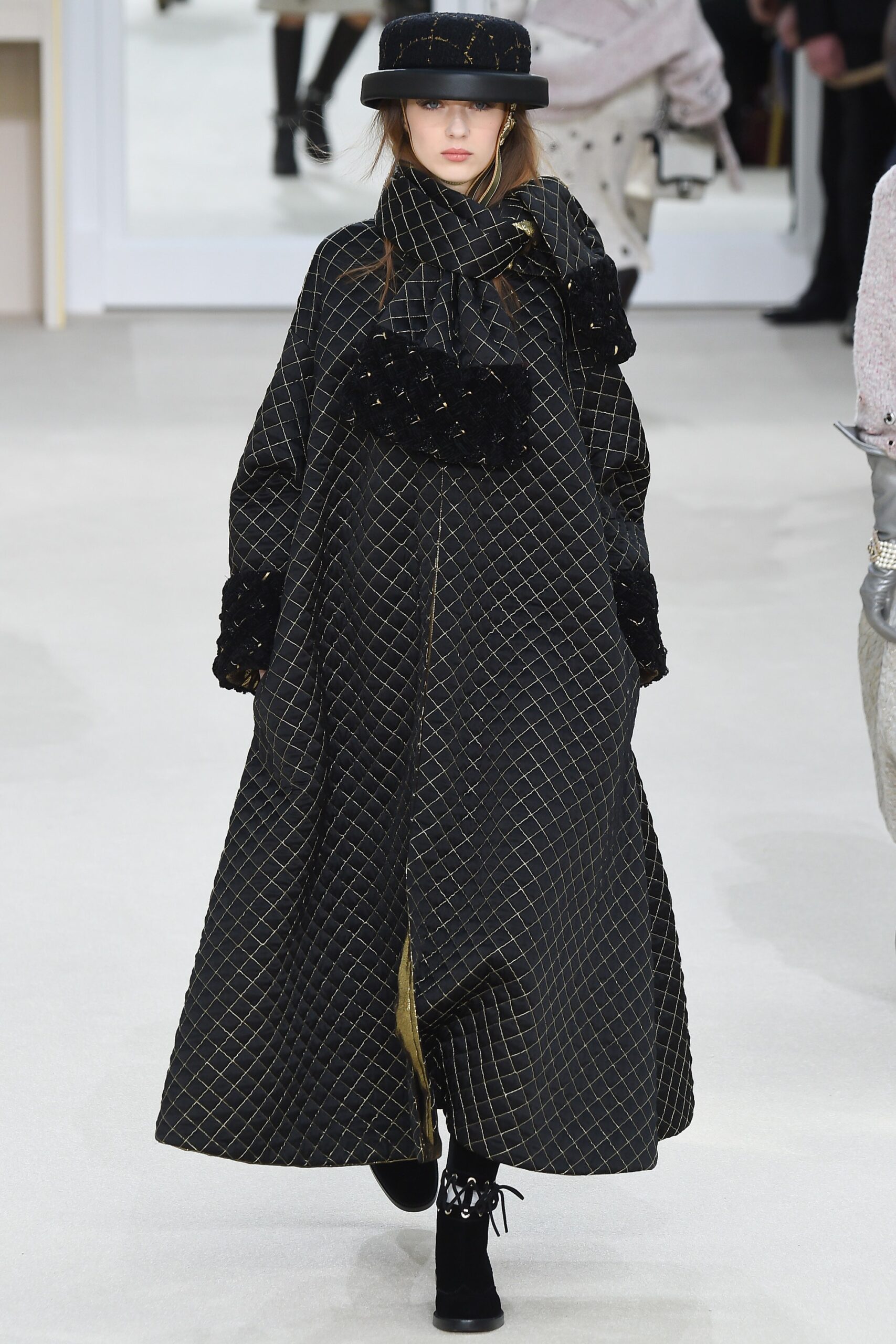 Chanel F/W 16 Look 439