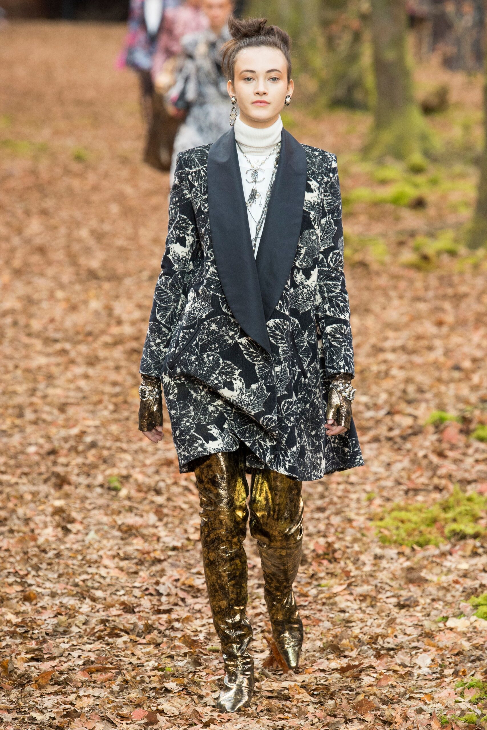 Chanel F/W 18 Look 32