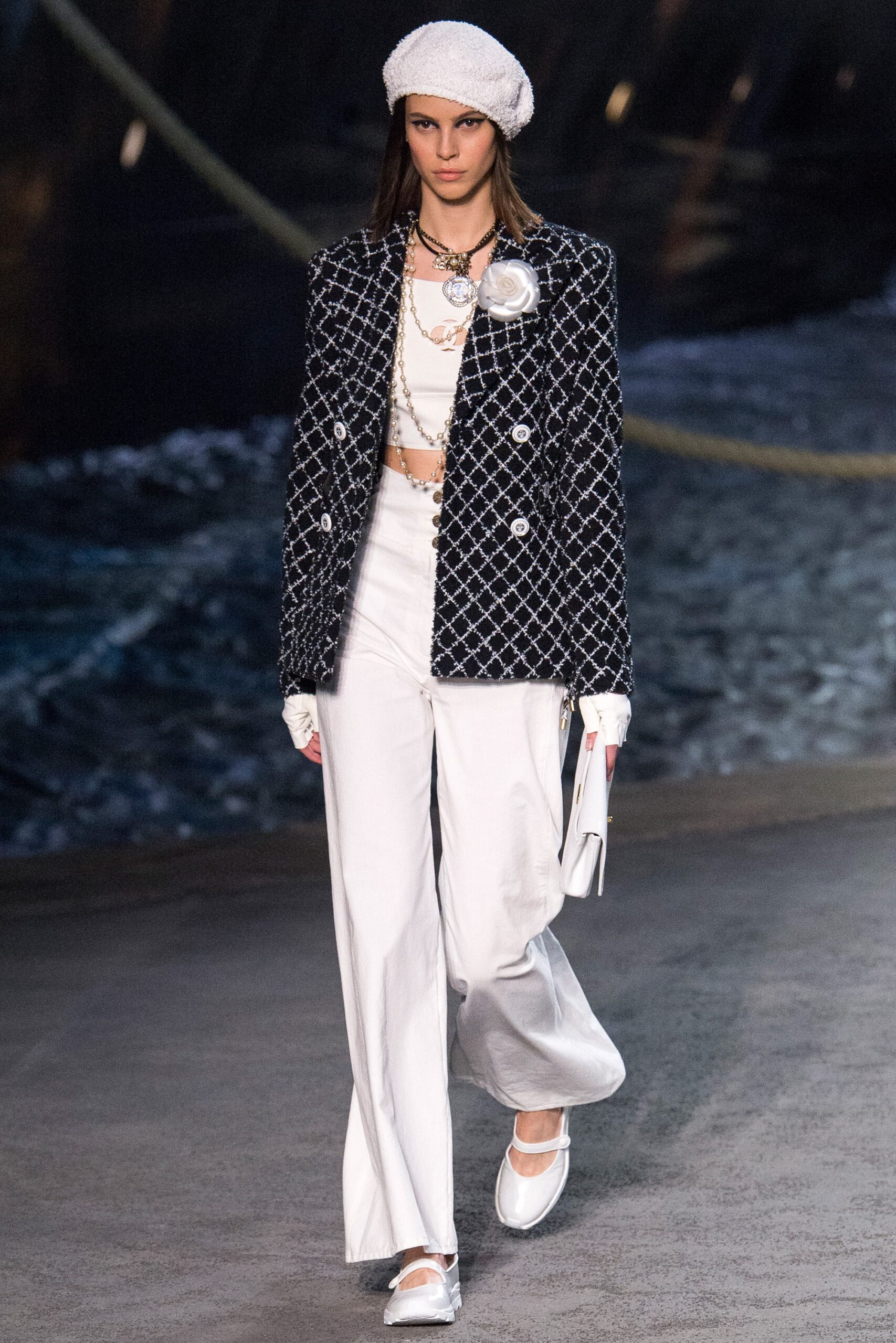 Chanel Resort 19 Look 18