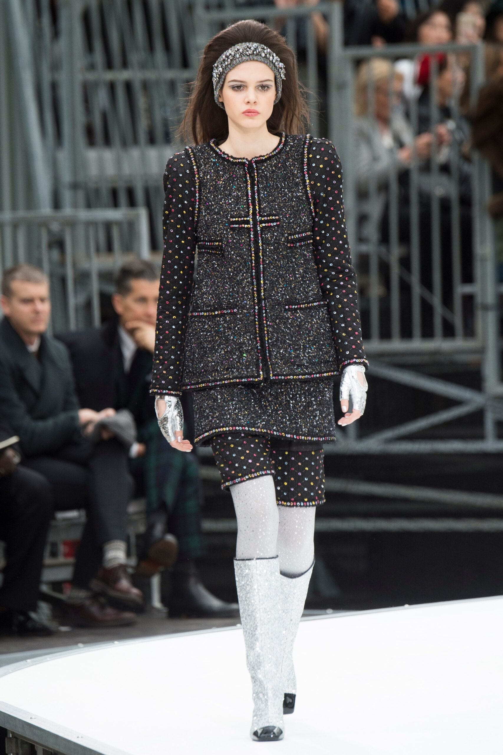 Chanel F/W 17 Look 338