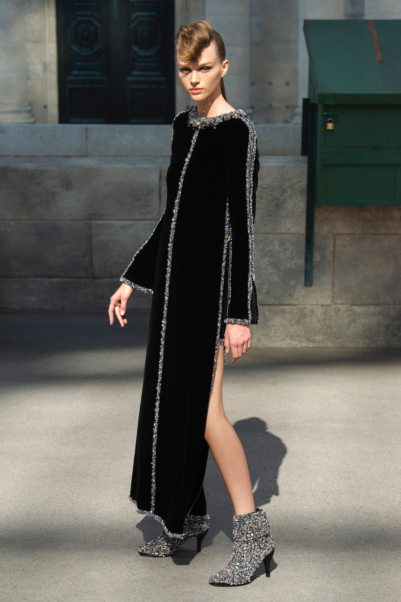 Chanel F/W 18 Couture Look 56