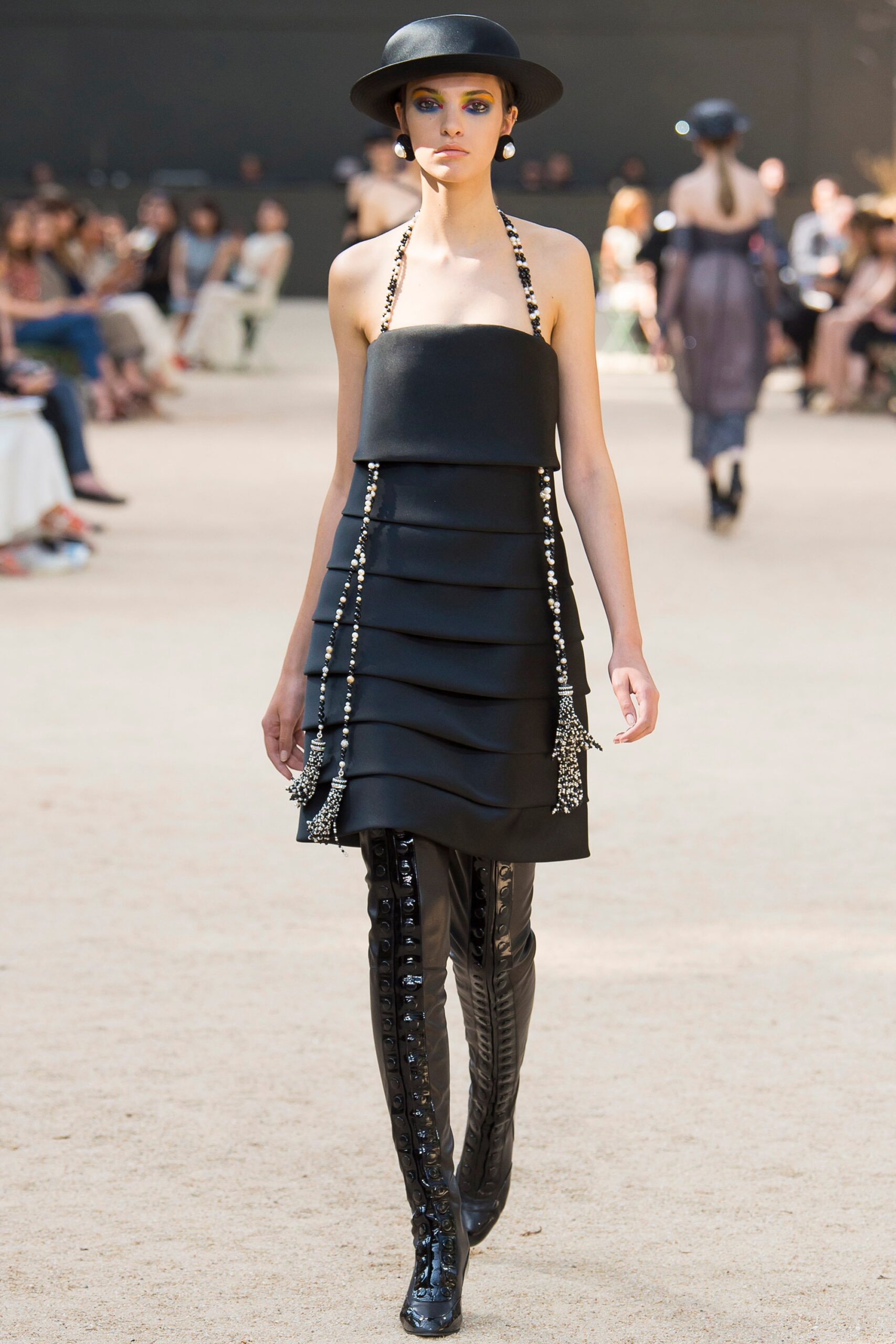 Chanel F/W 17 Couture Look 564