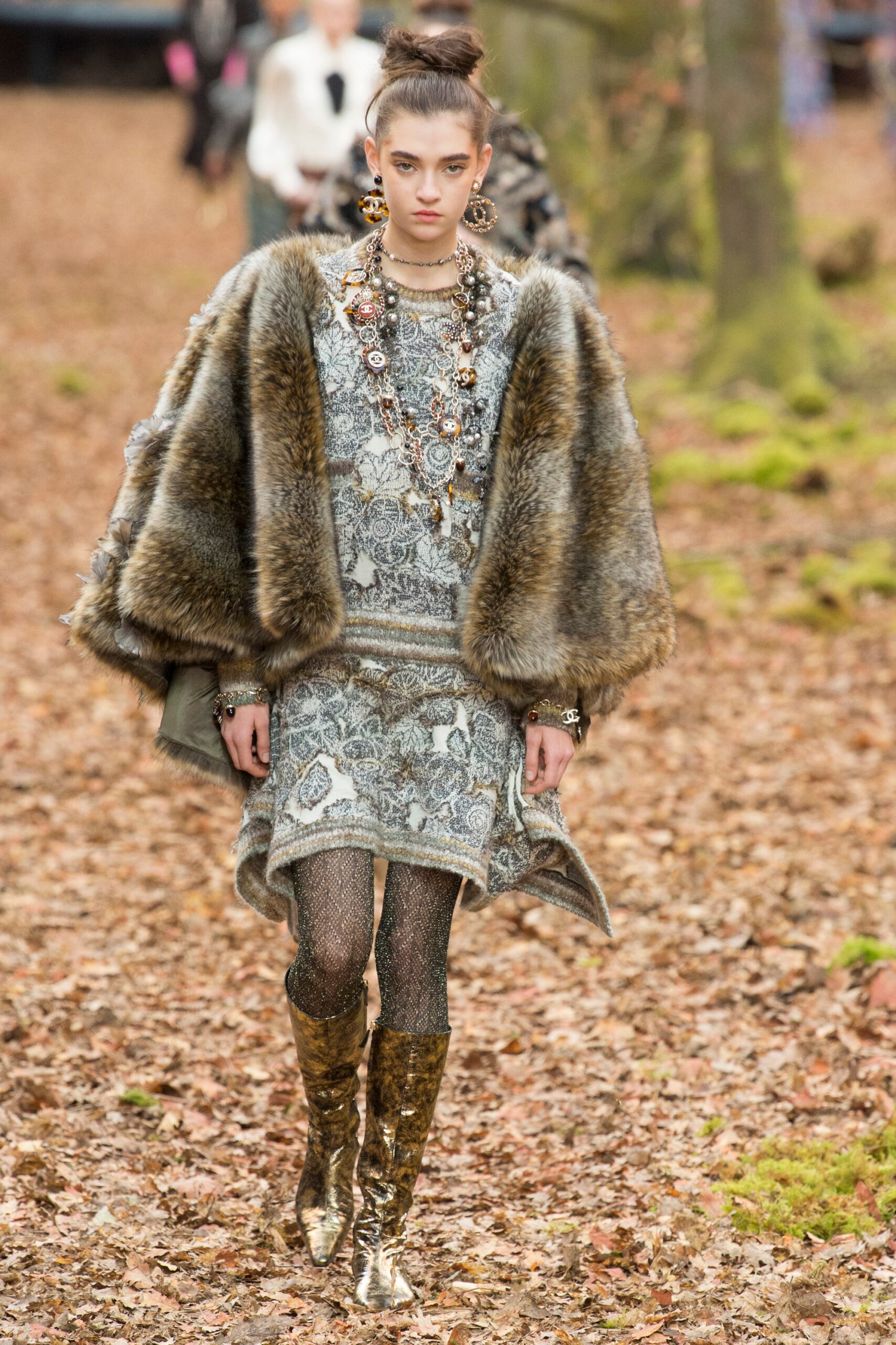 Chanel F/W 18 Look 42