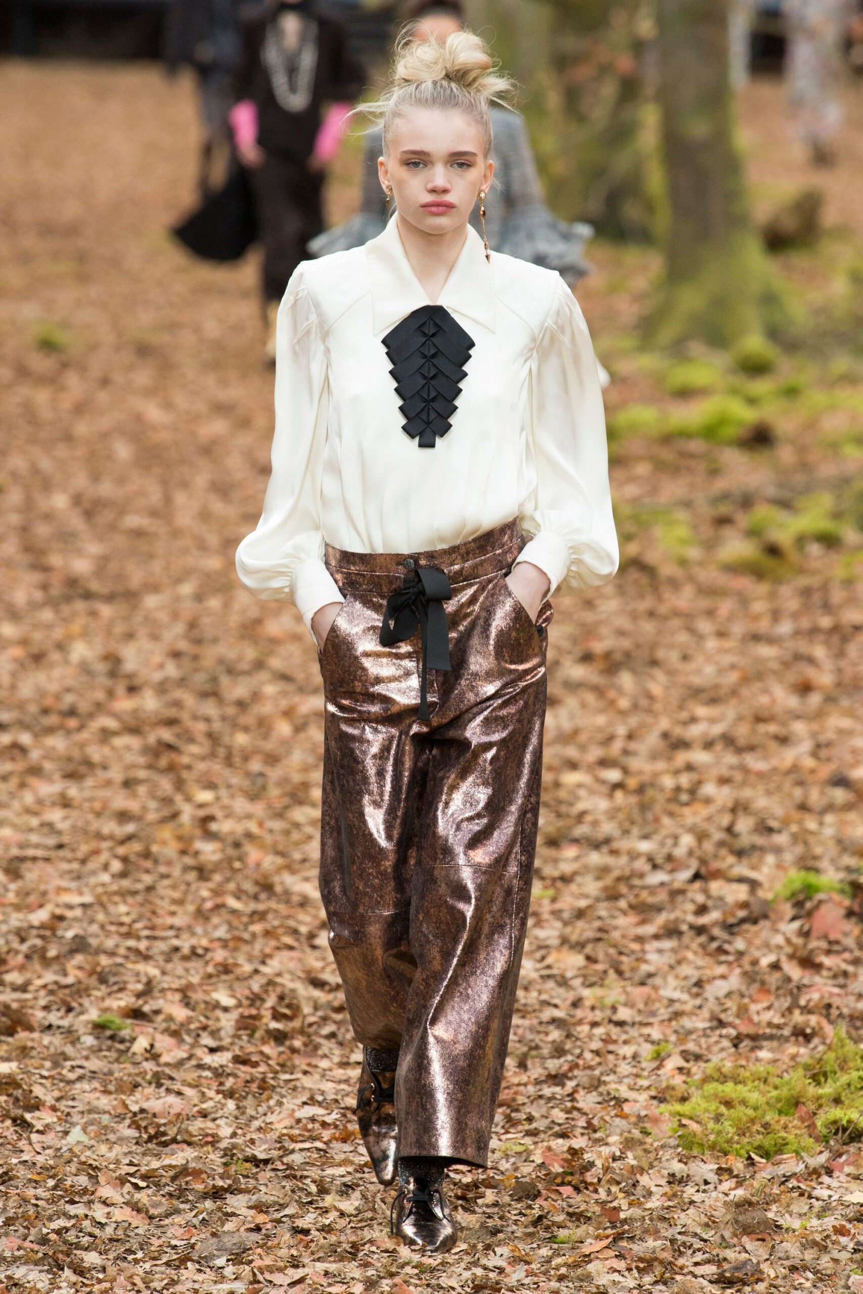 Chanel F/W 18 Look 44