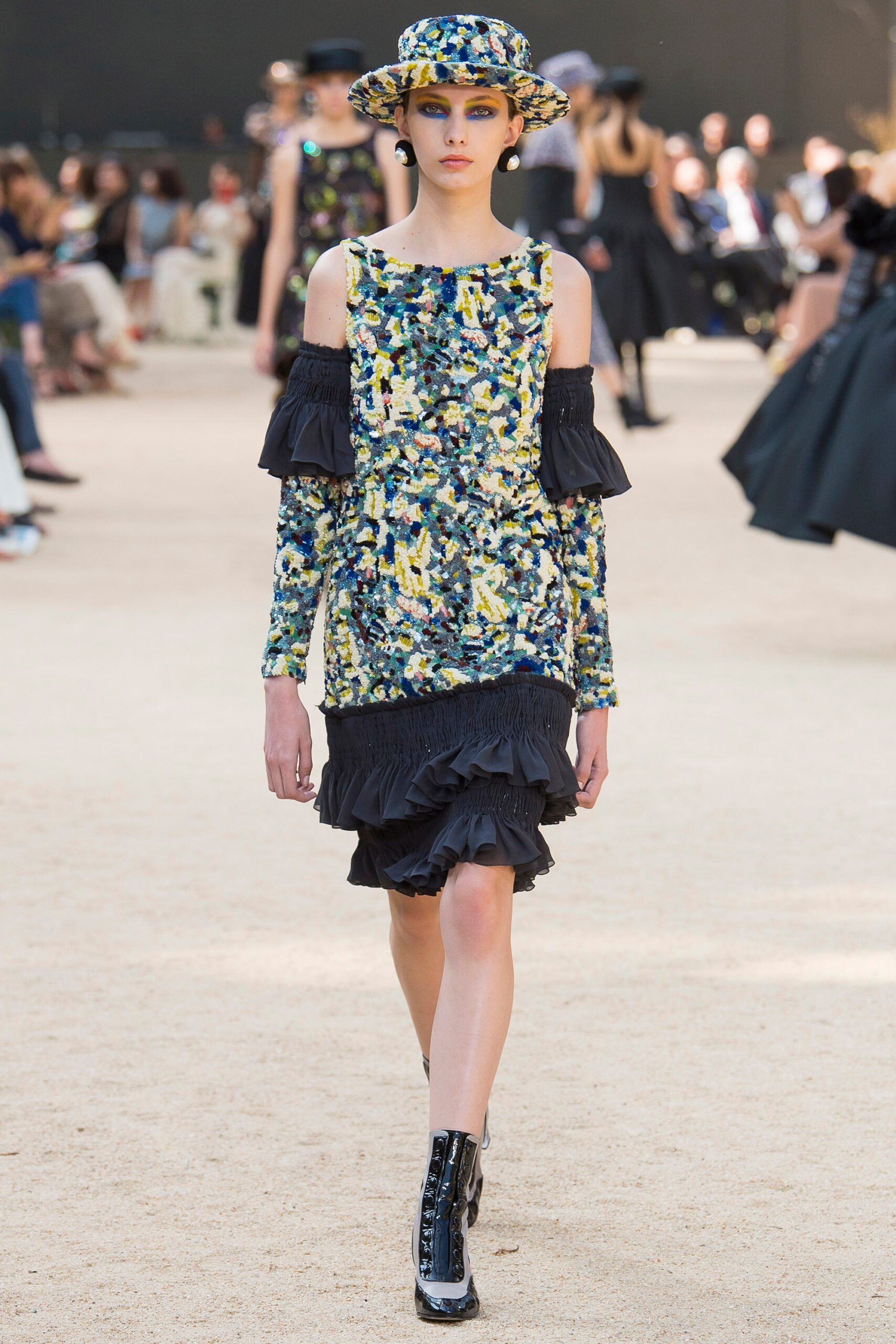 Chanel F/W 17 Couture Look 677