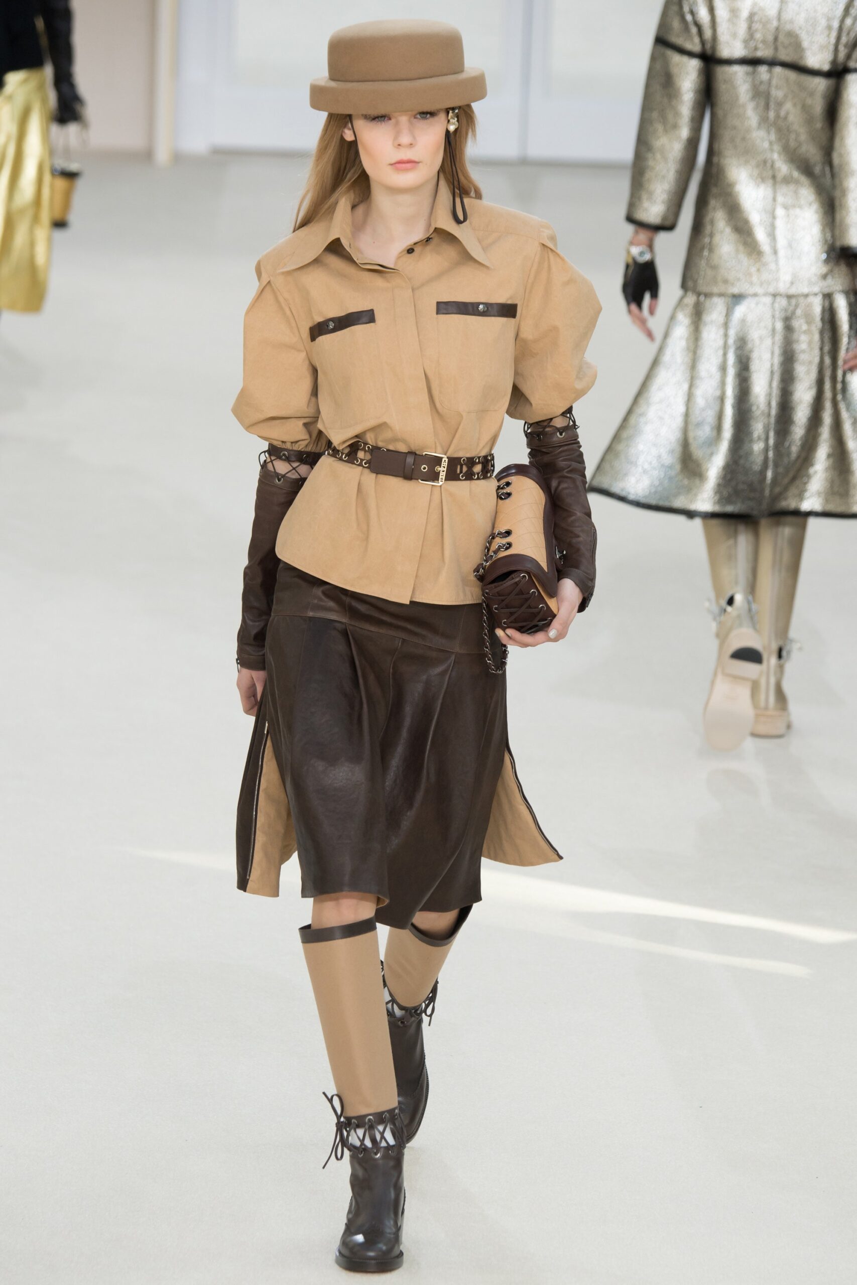 Chanel F/W 16 Look 829