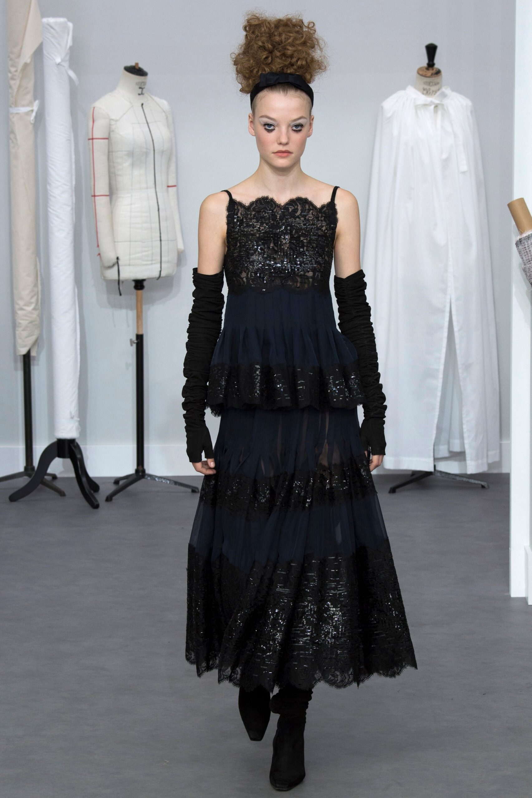 Chanel F/W 16 Couture Look 677
