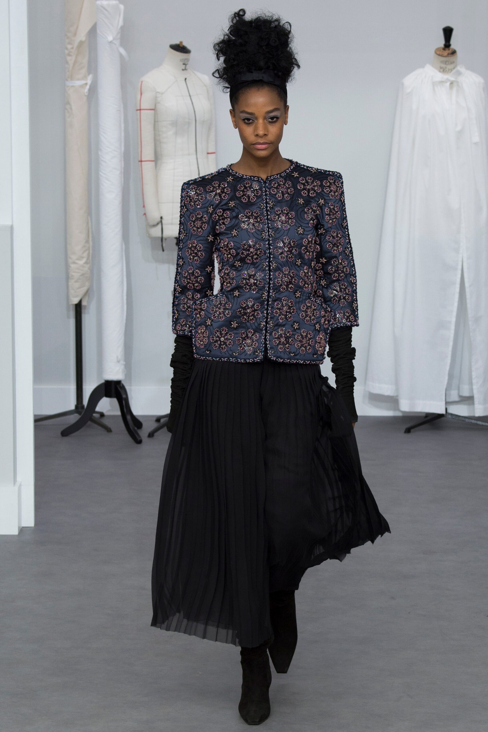 Chanel F/W 16 Couture Look 689