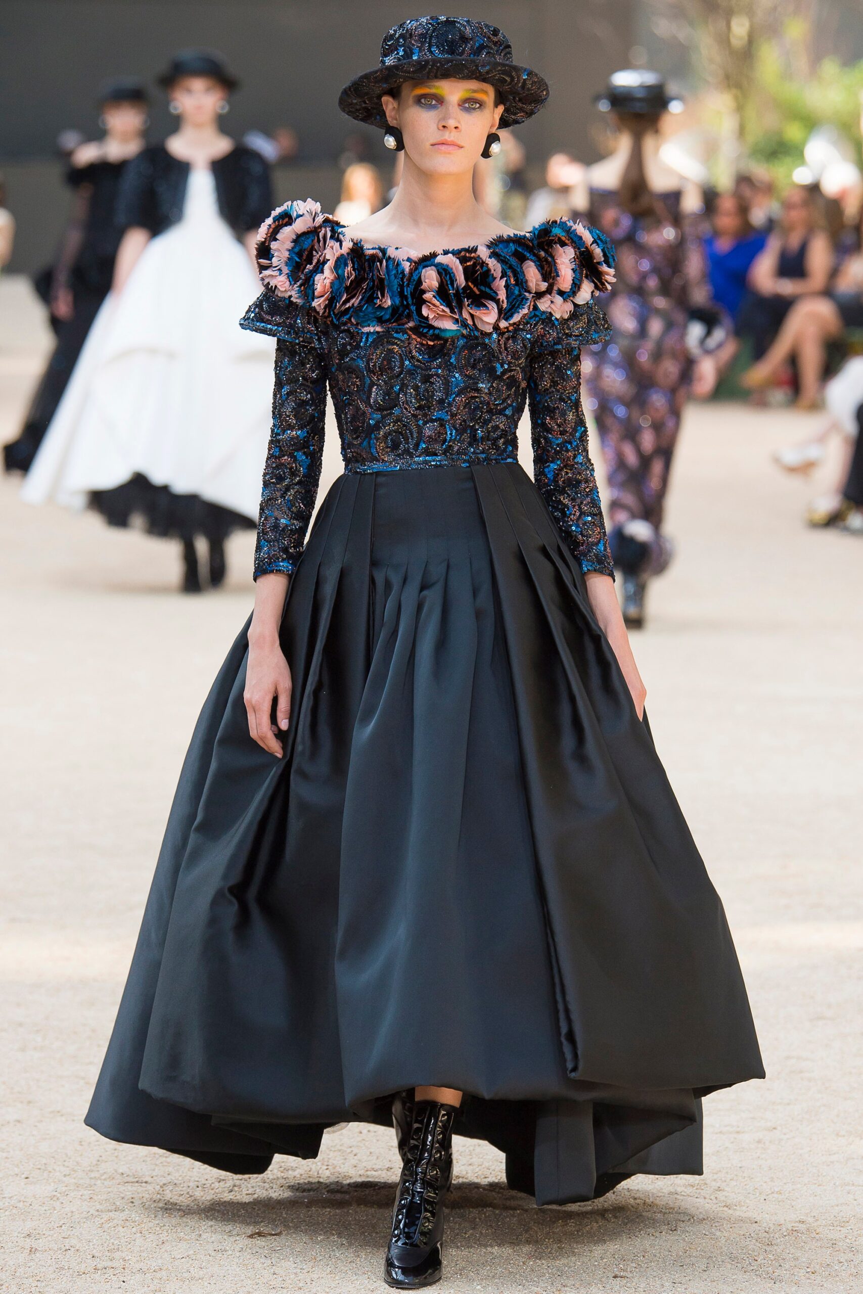 Chanel F/W 17 Couture Look 733