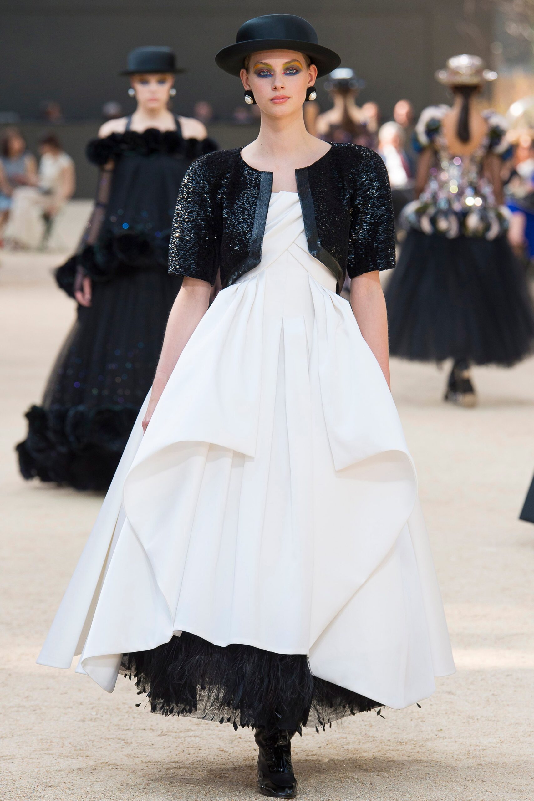 Chanel F/W 17 Couture Look 755