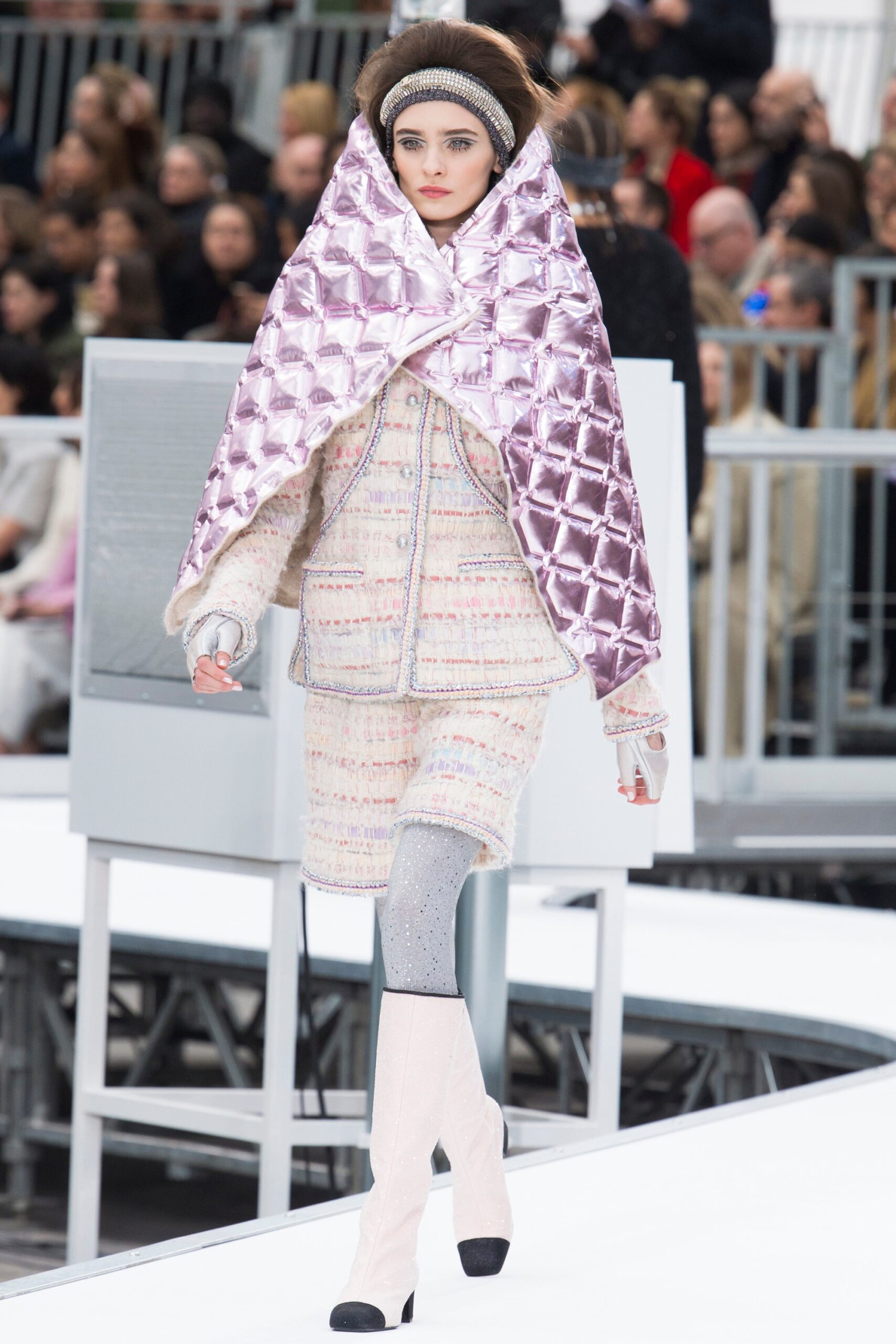 Chanel F/W 17 Look 596