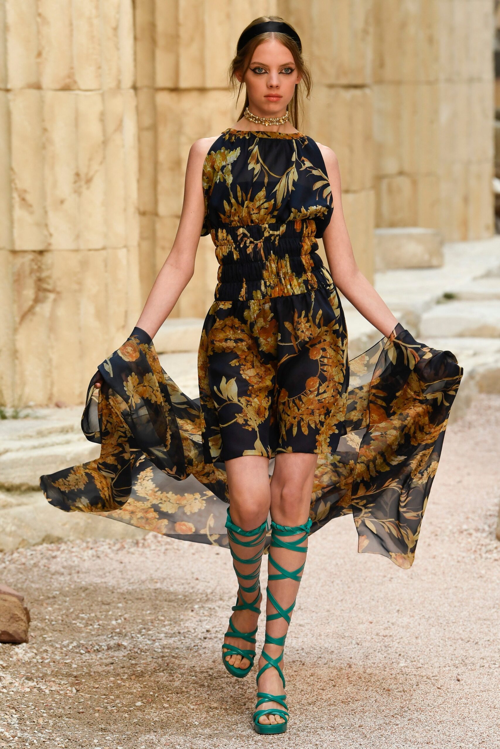 Chanel Resort 18 Look 877
