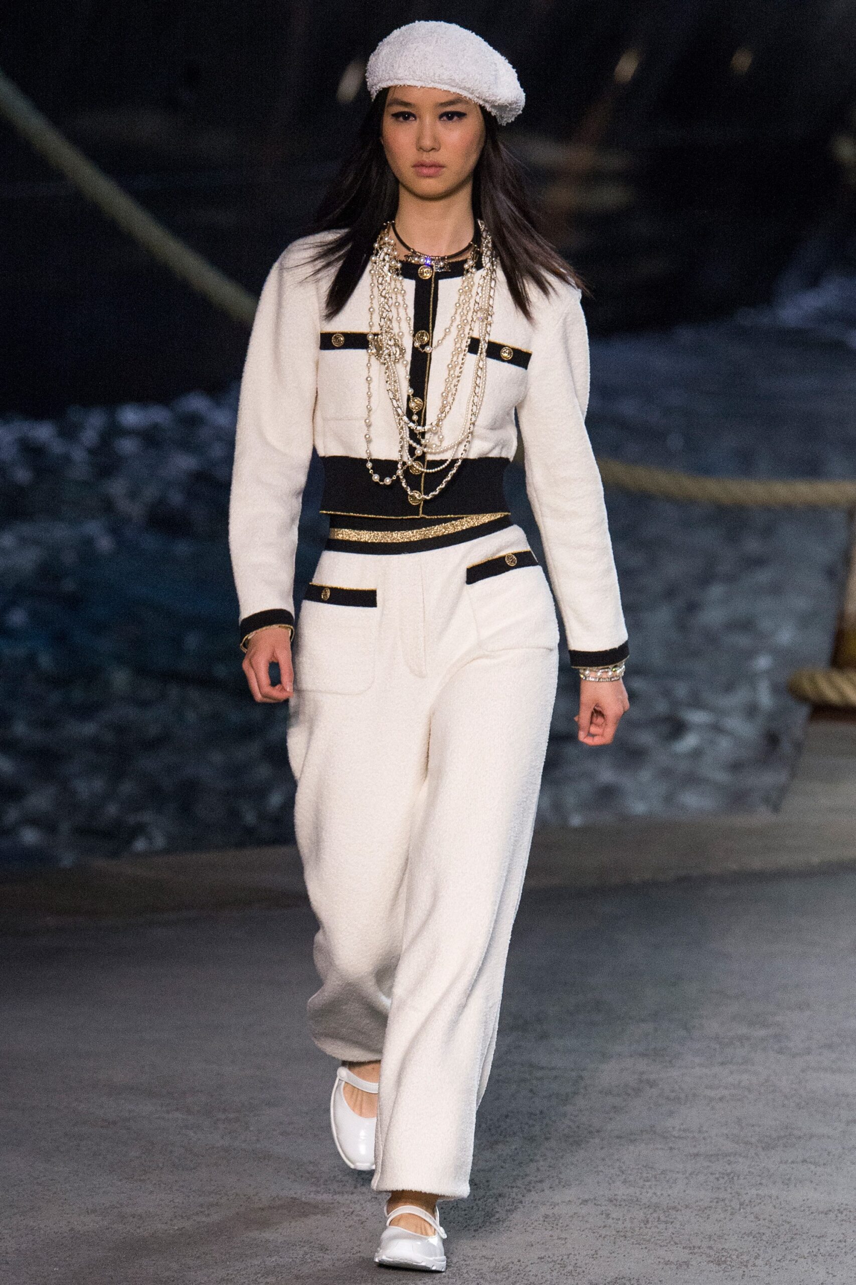 Chanel Resort 19 Look 43