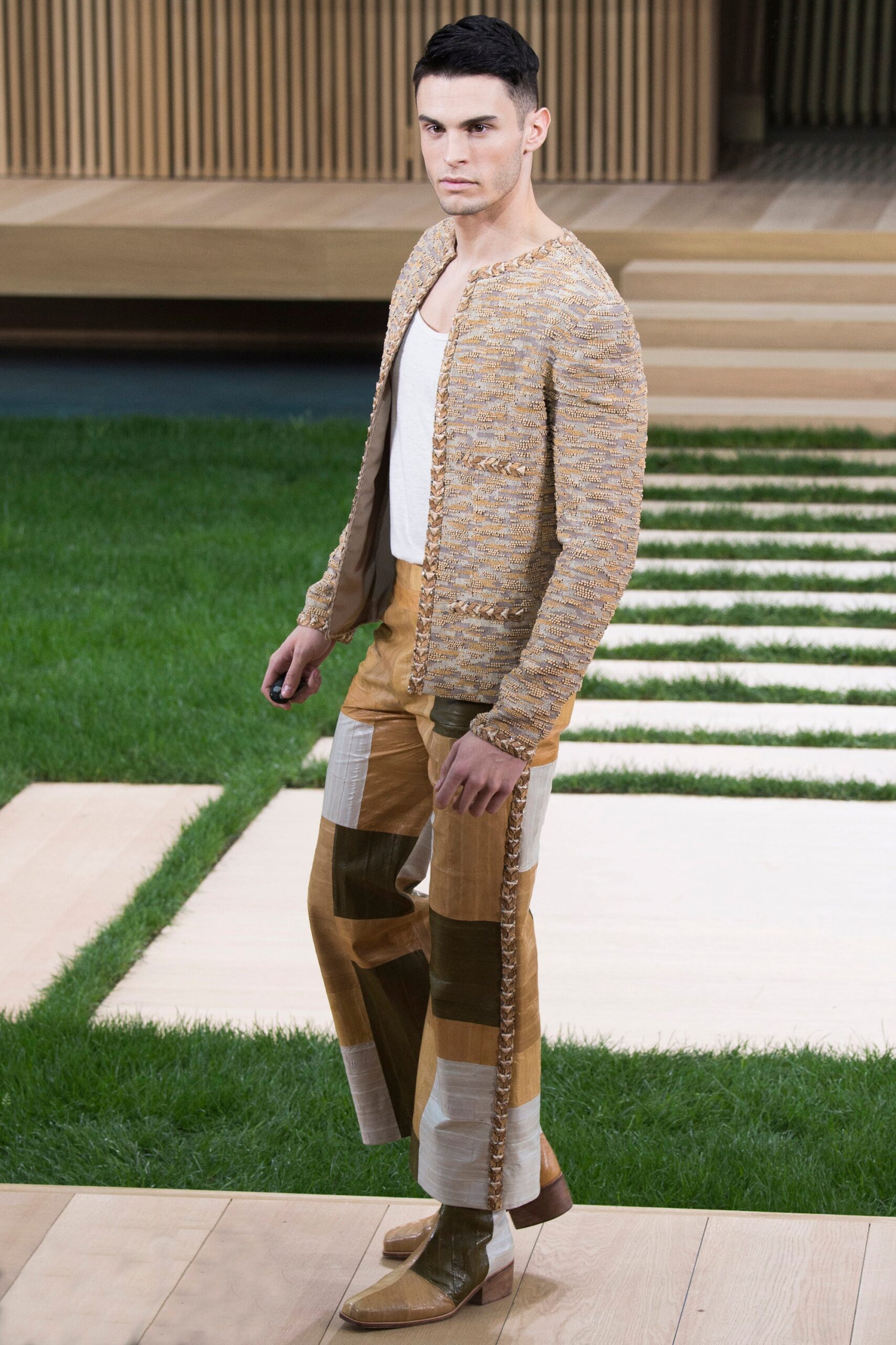 Chanel S/S 16 Couture Look 928