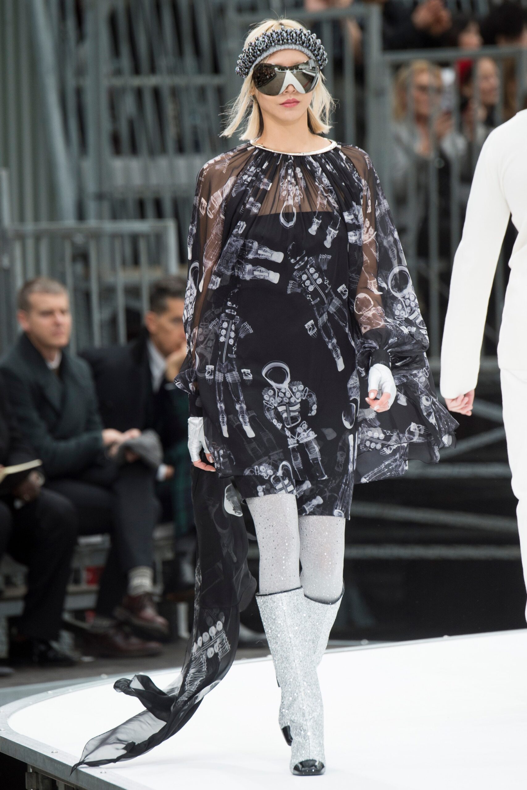 Chanel F/W 17 Look 695