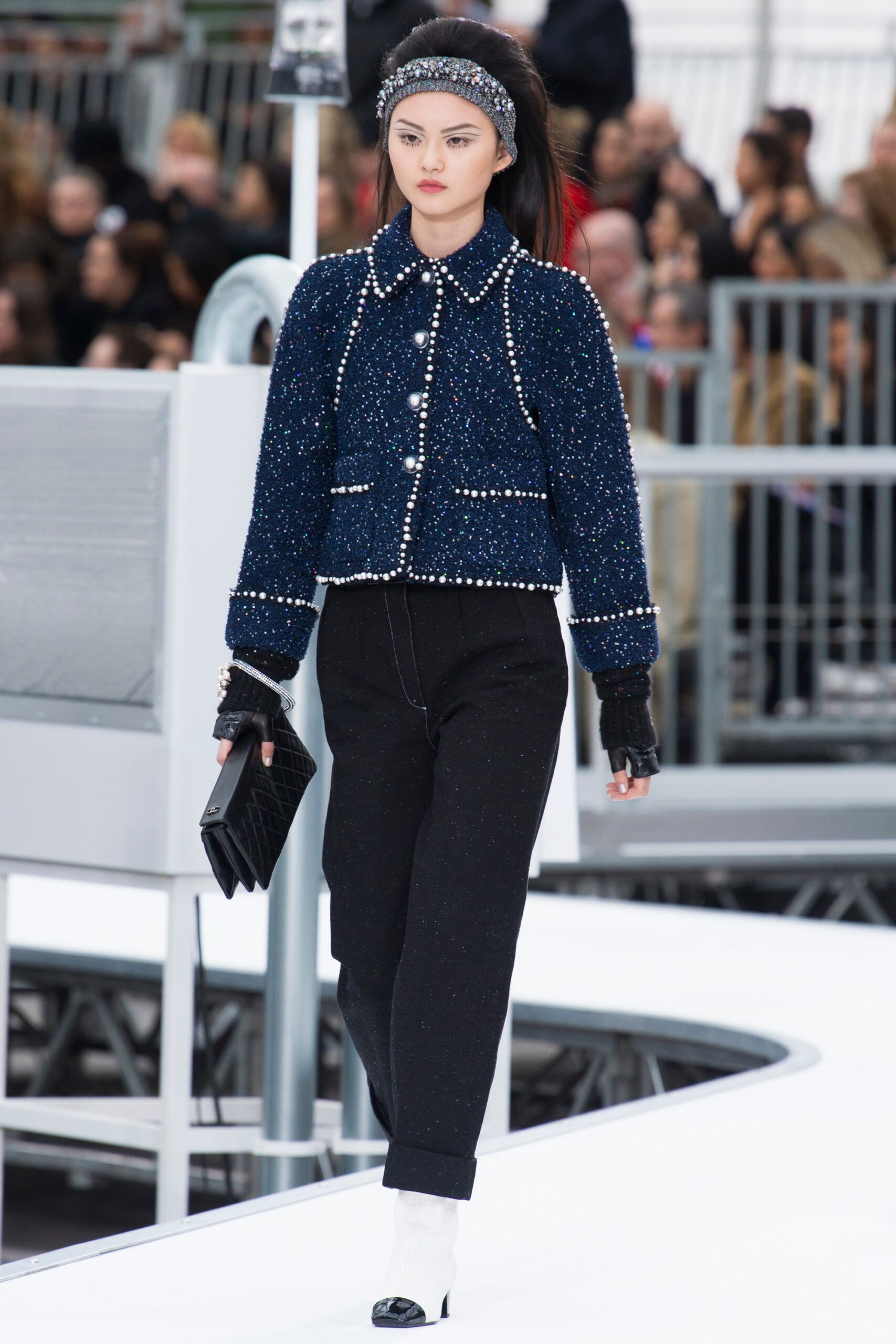 Chanel F/W 17 Look 910