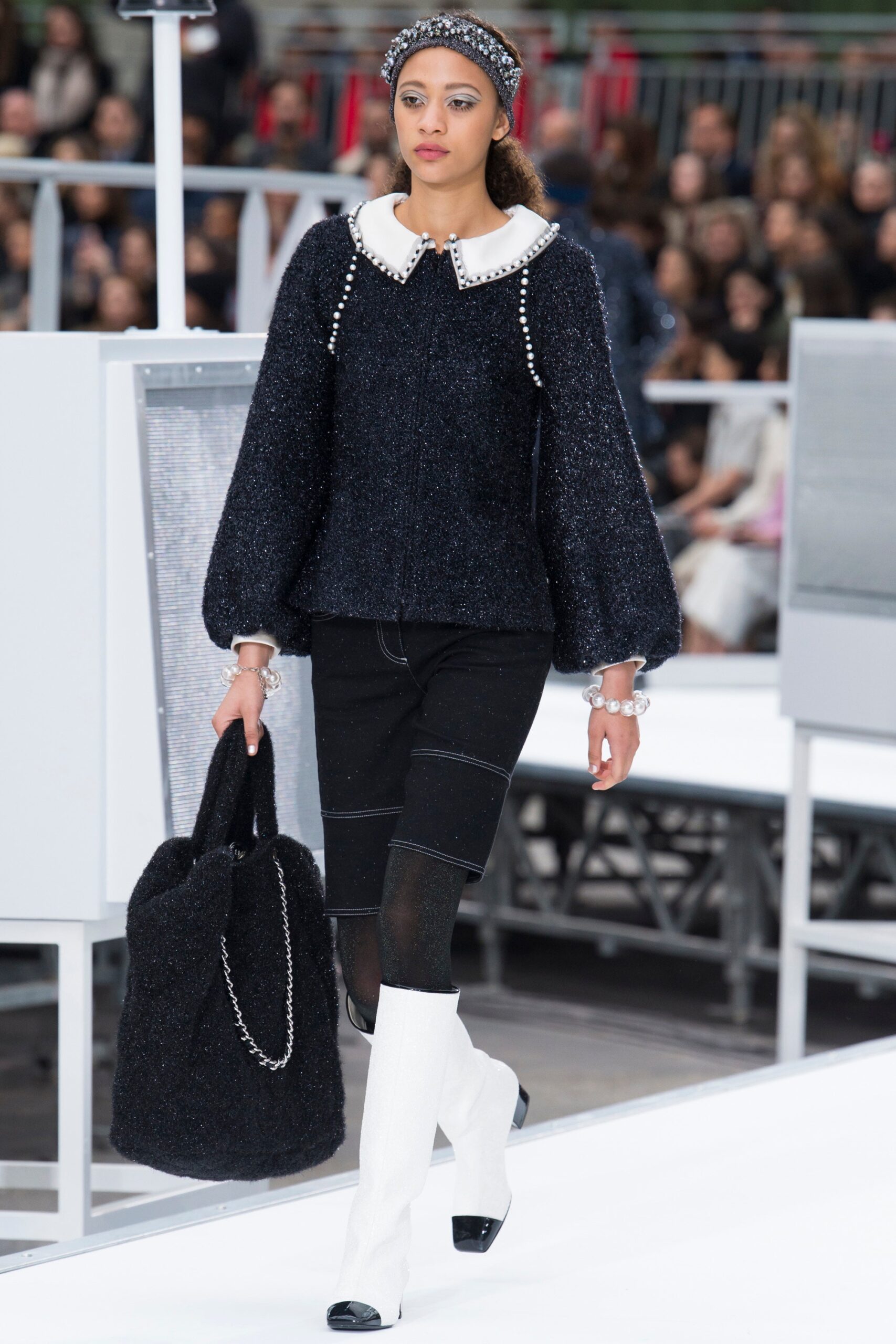 Chanel F/W 17 Look 931