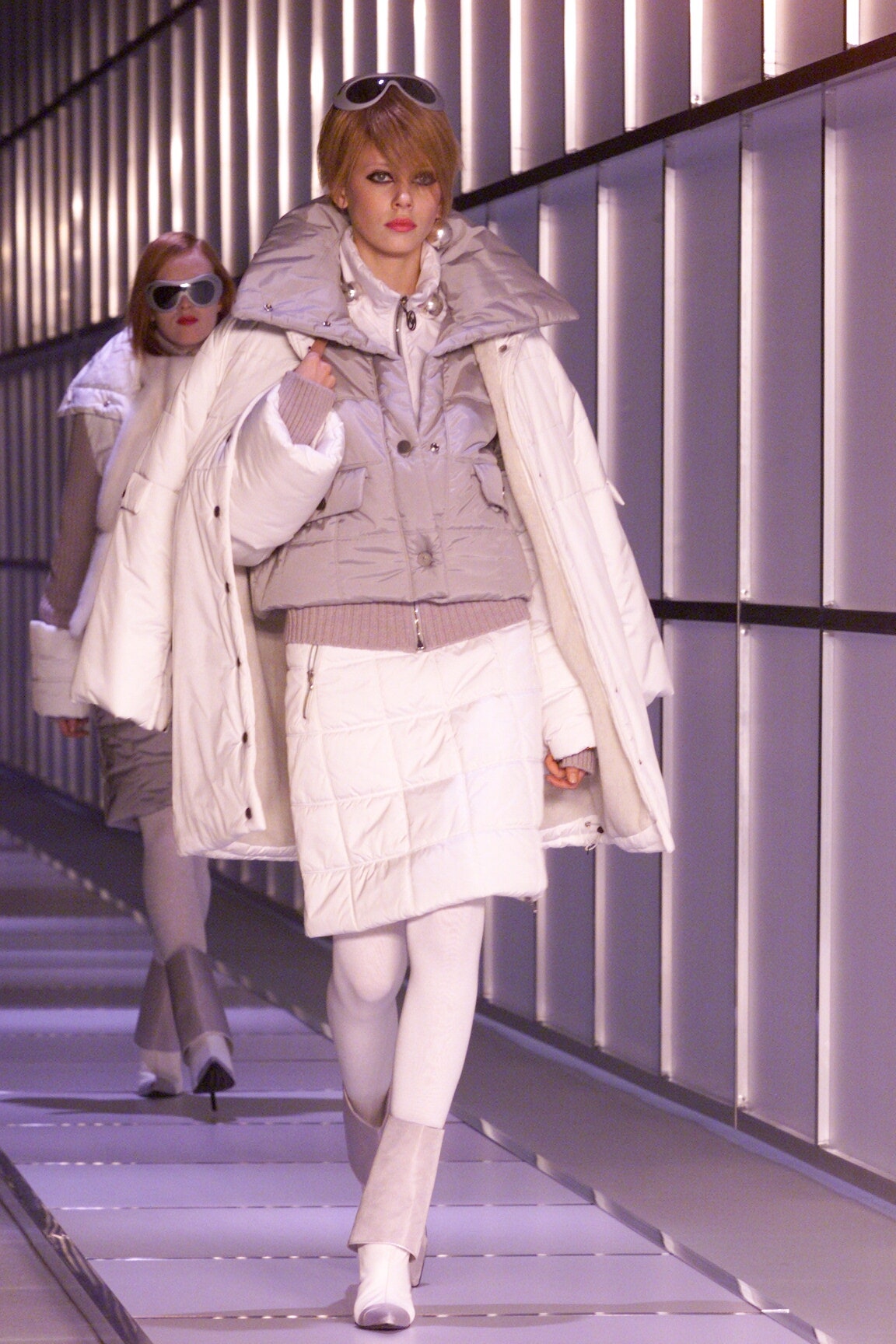 Chanel F/W 00 Look 32