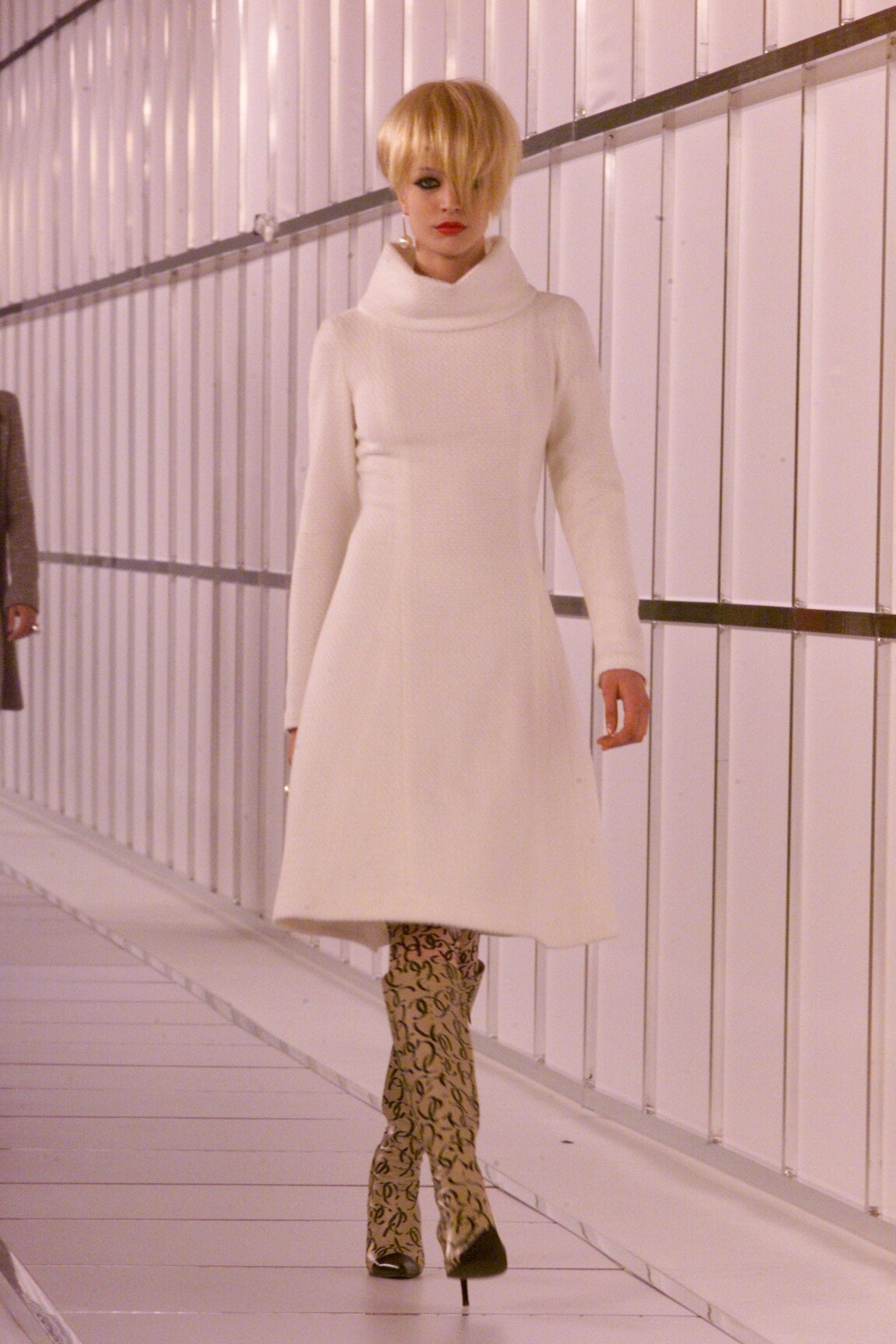 Chanel F/W 00 Look 142