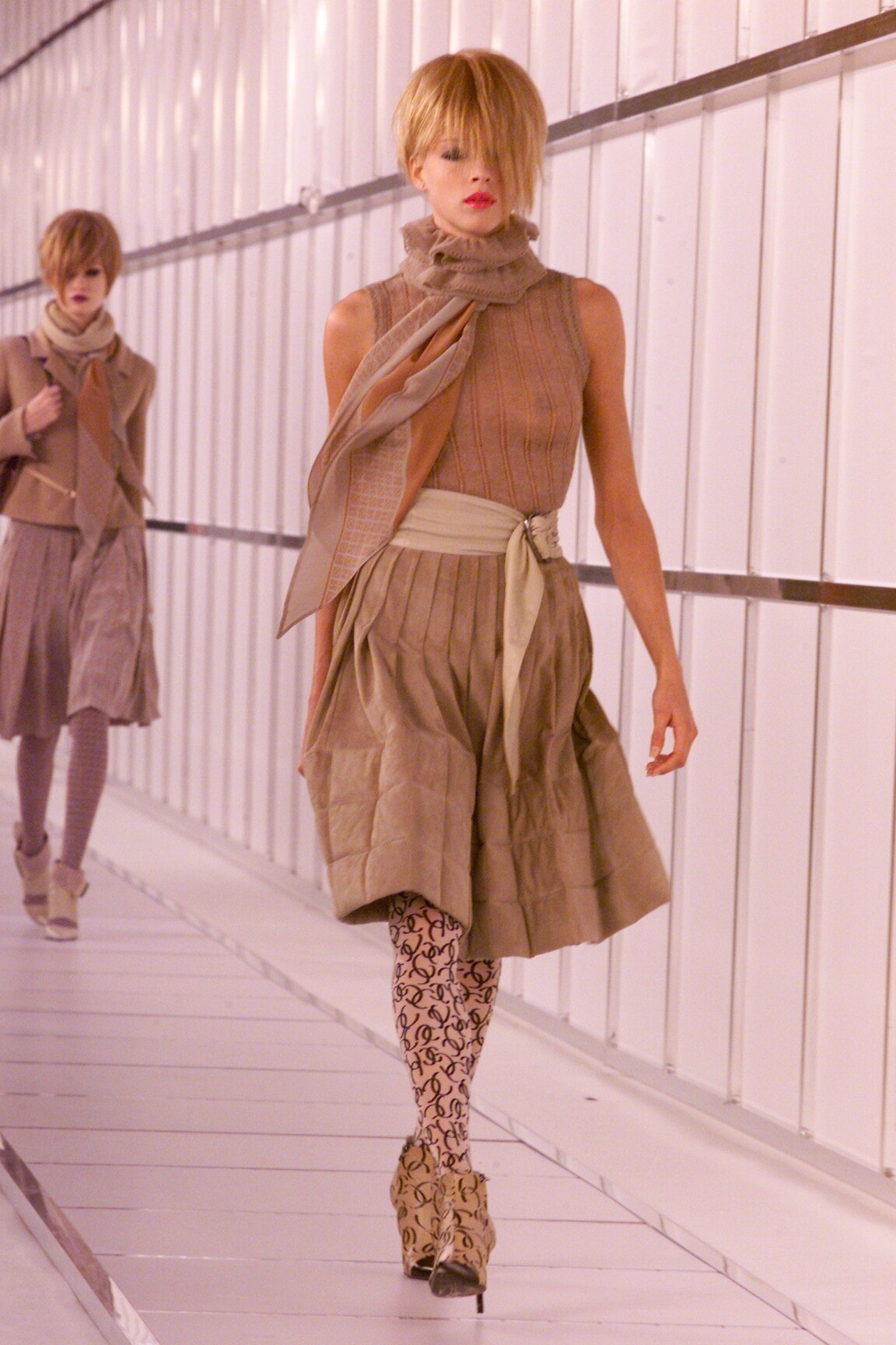 Chanel F/W 00 Look 296