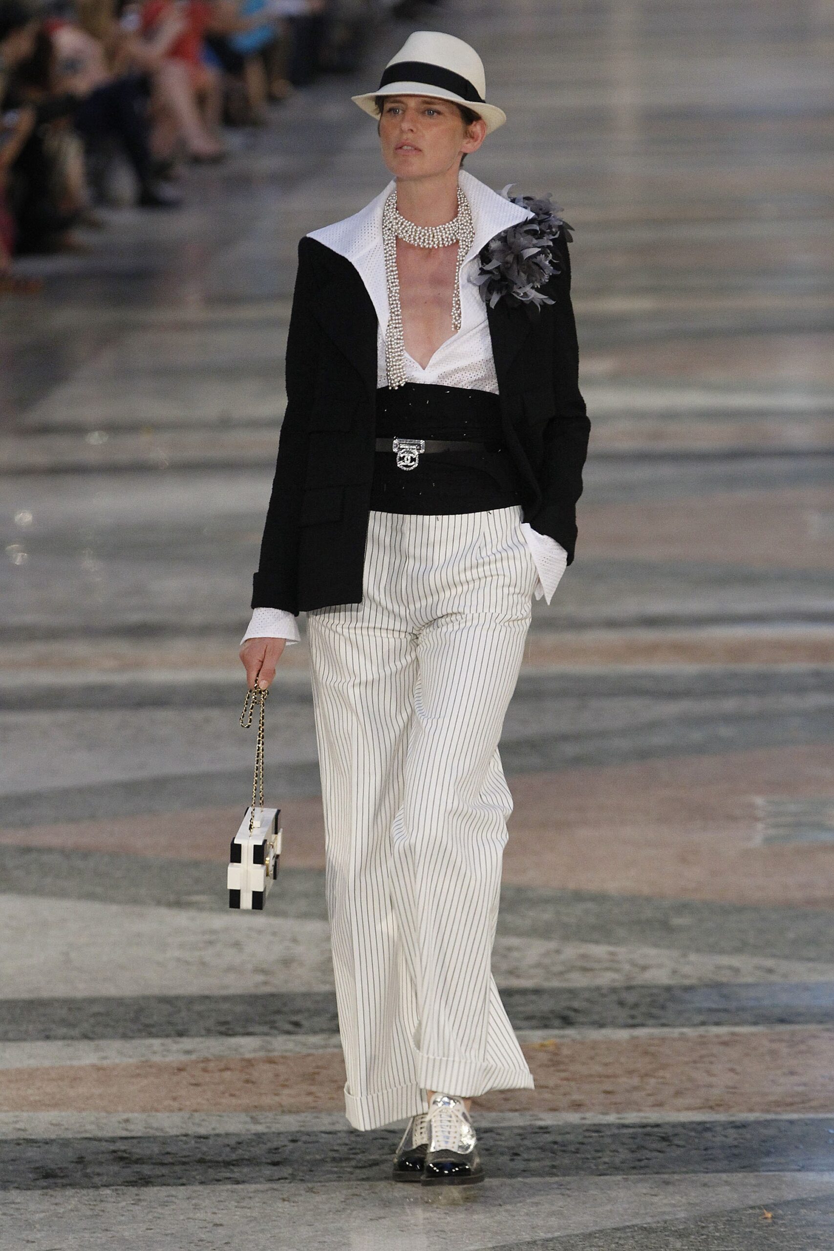 Chanel Resort 17 Look 16