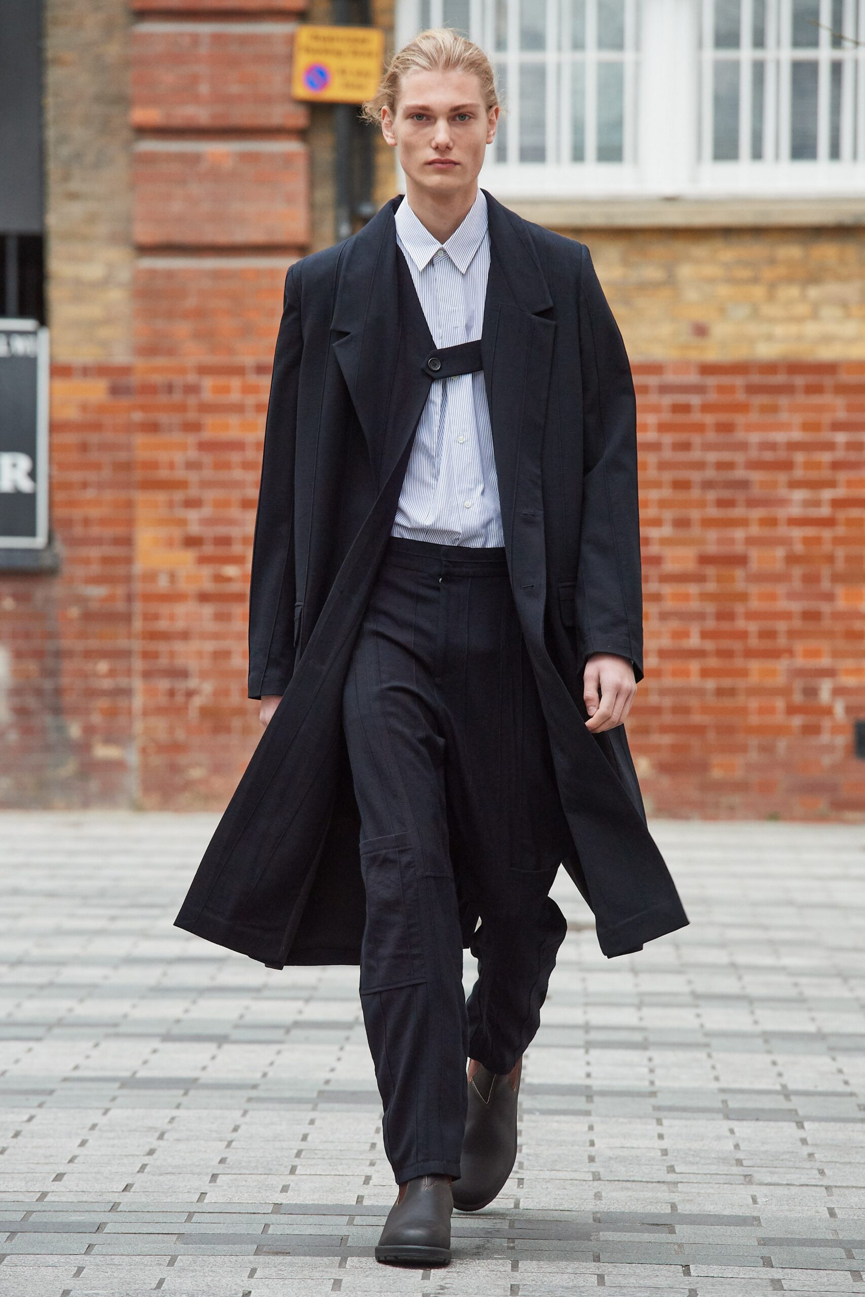 Chalayan F/W 20 Menswear Look 104
