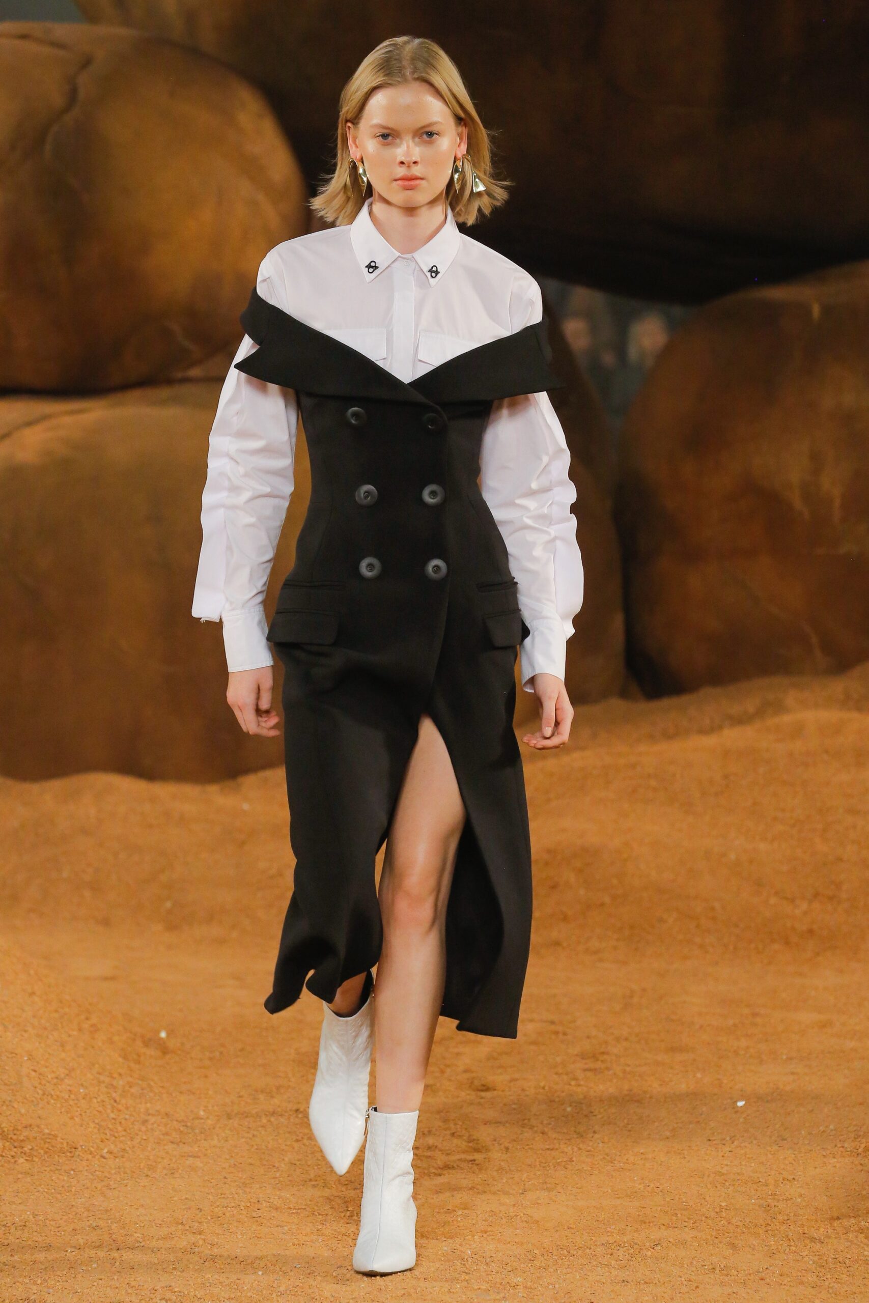 Camilla and Marc Resort 19 Look 329