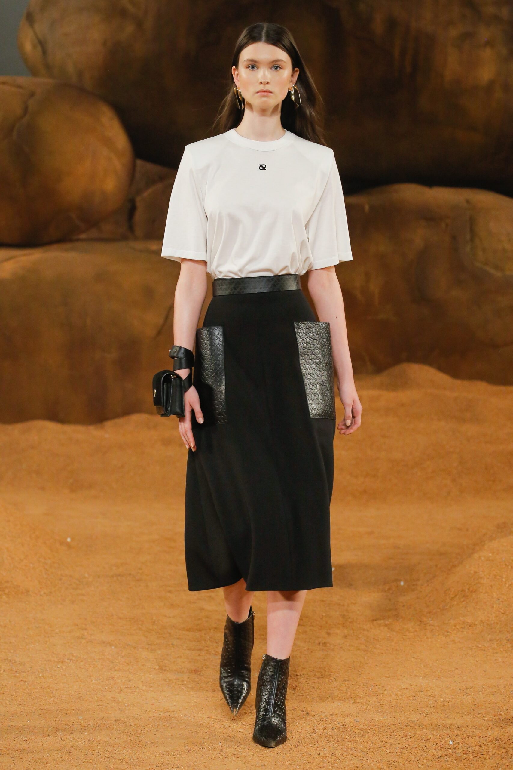 Camilla and Marc Resort 19 Look 355