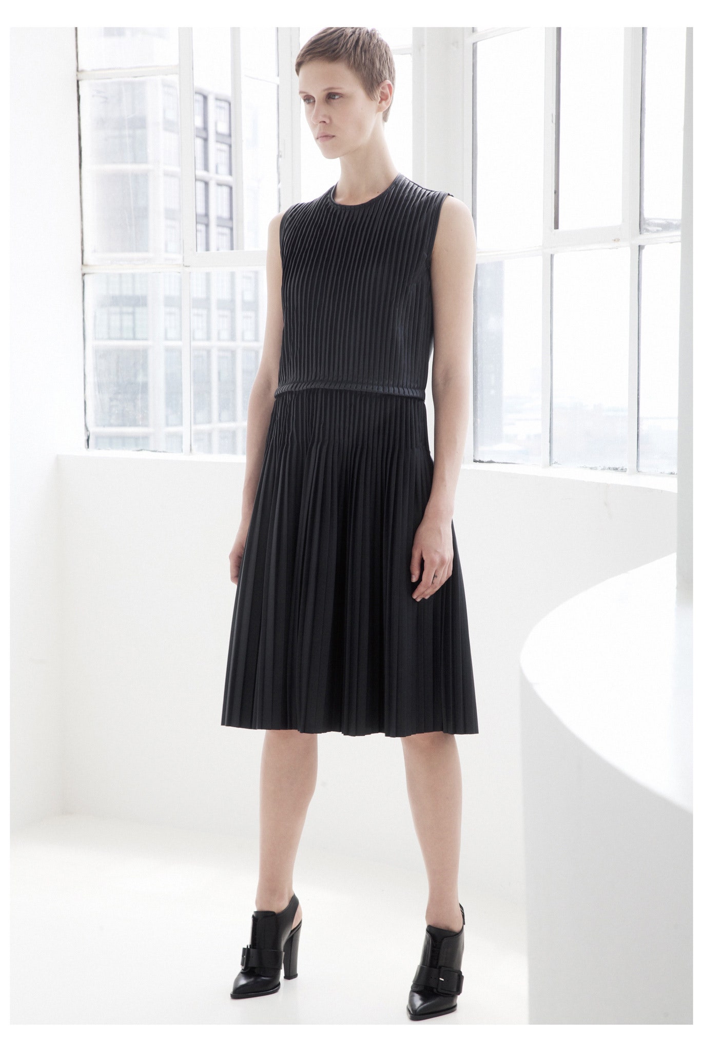 black pleated sleeveless midi dress