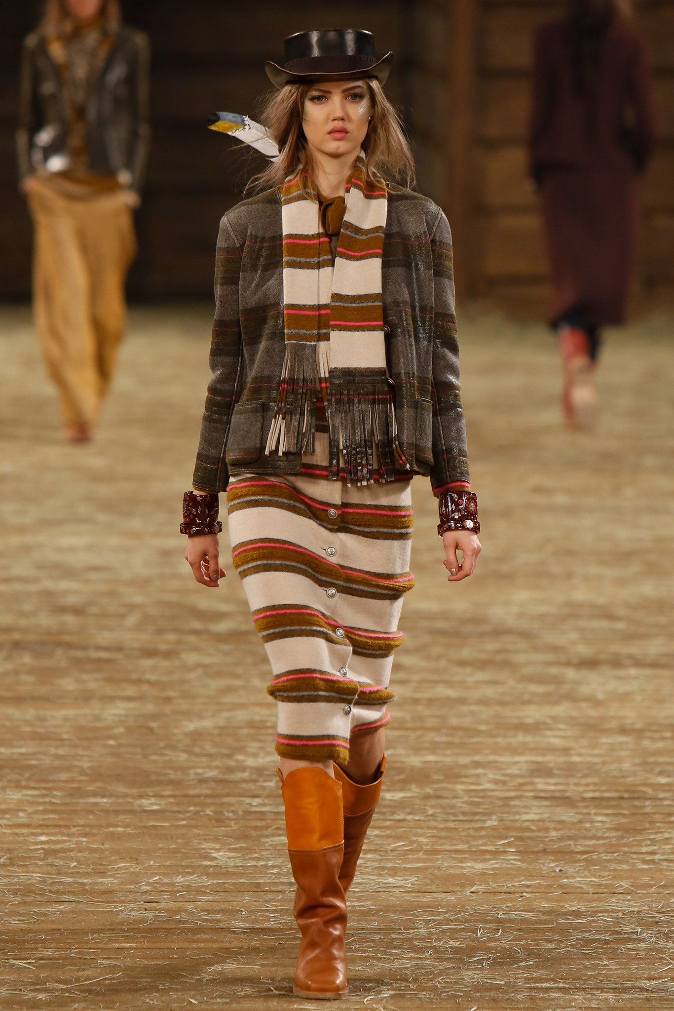 Chanel F/W 14 Look 27