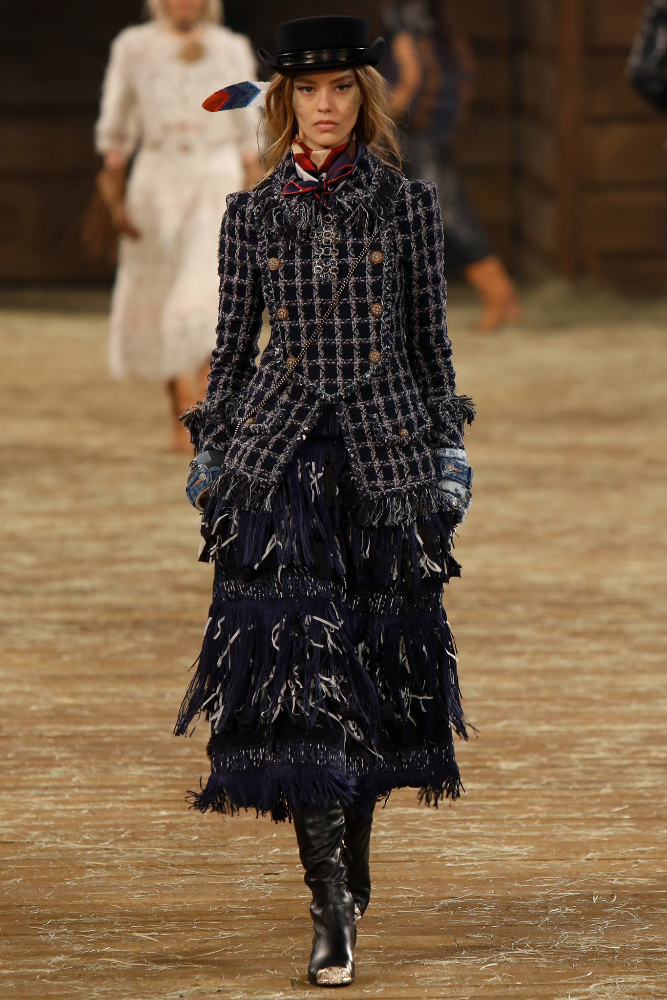 Chanel F/W 14 Look 60