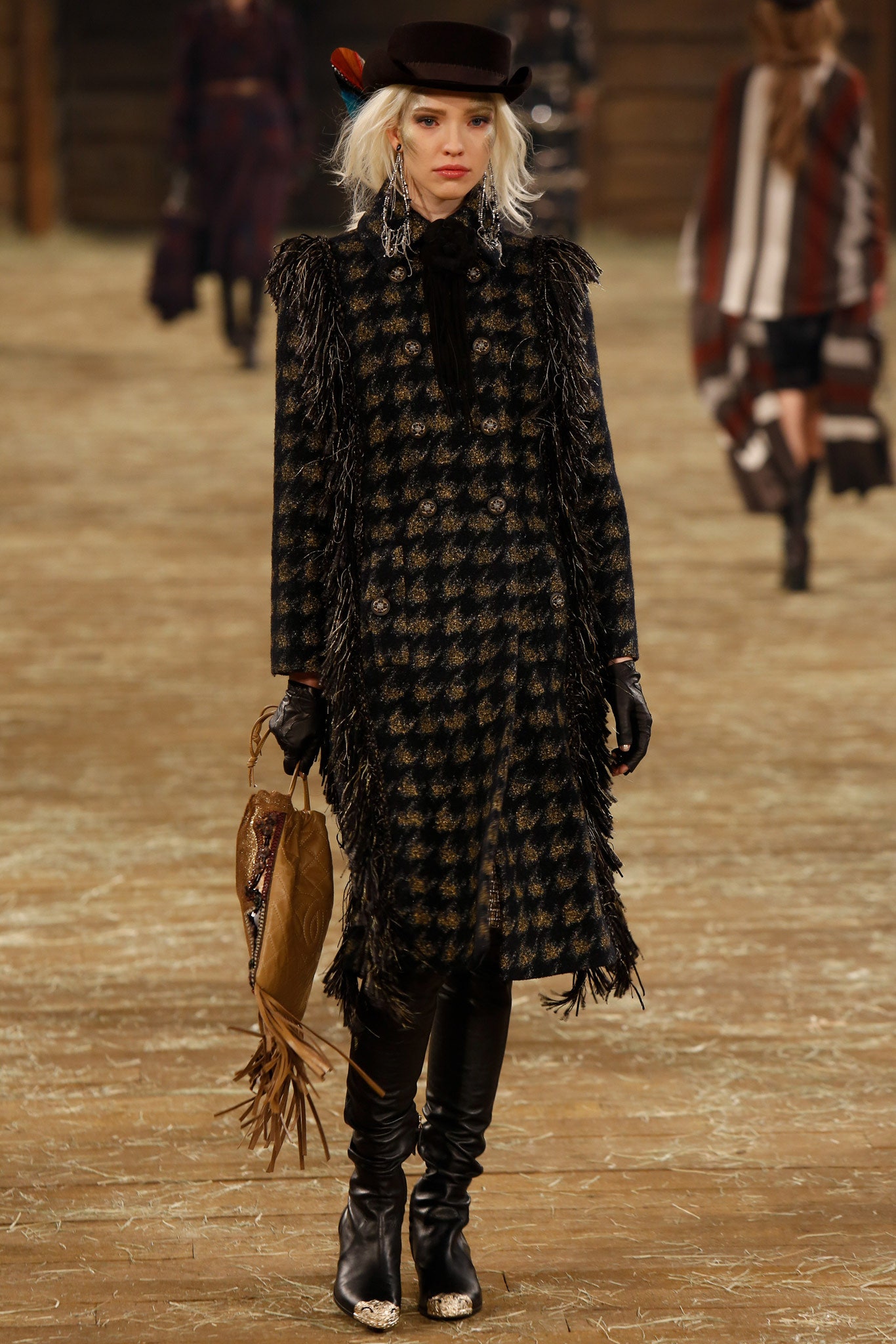 Chanel F/W 14 Look 136