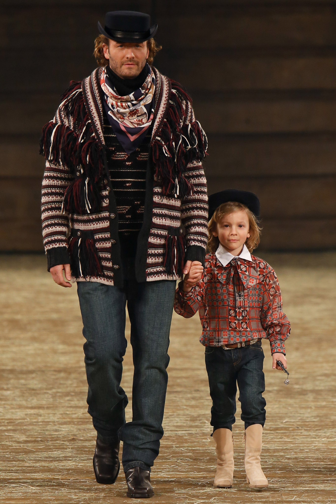 Chanel F/W 14 Look 242