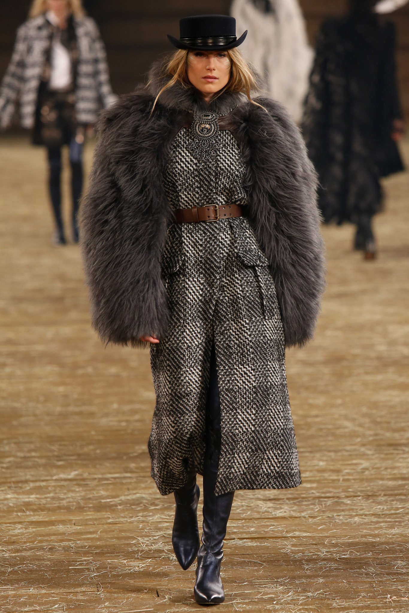 Chanel F/W 14 Look 324