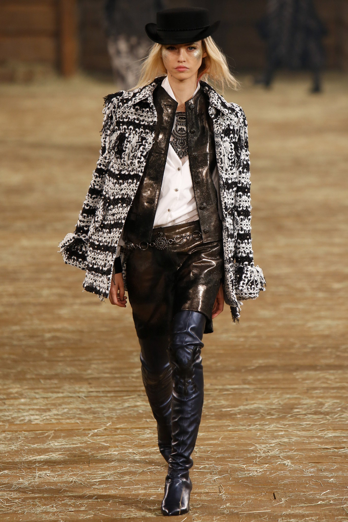 Chanel F/W 14 Look 333