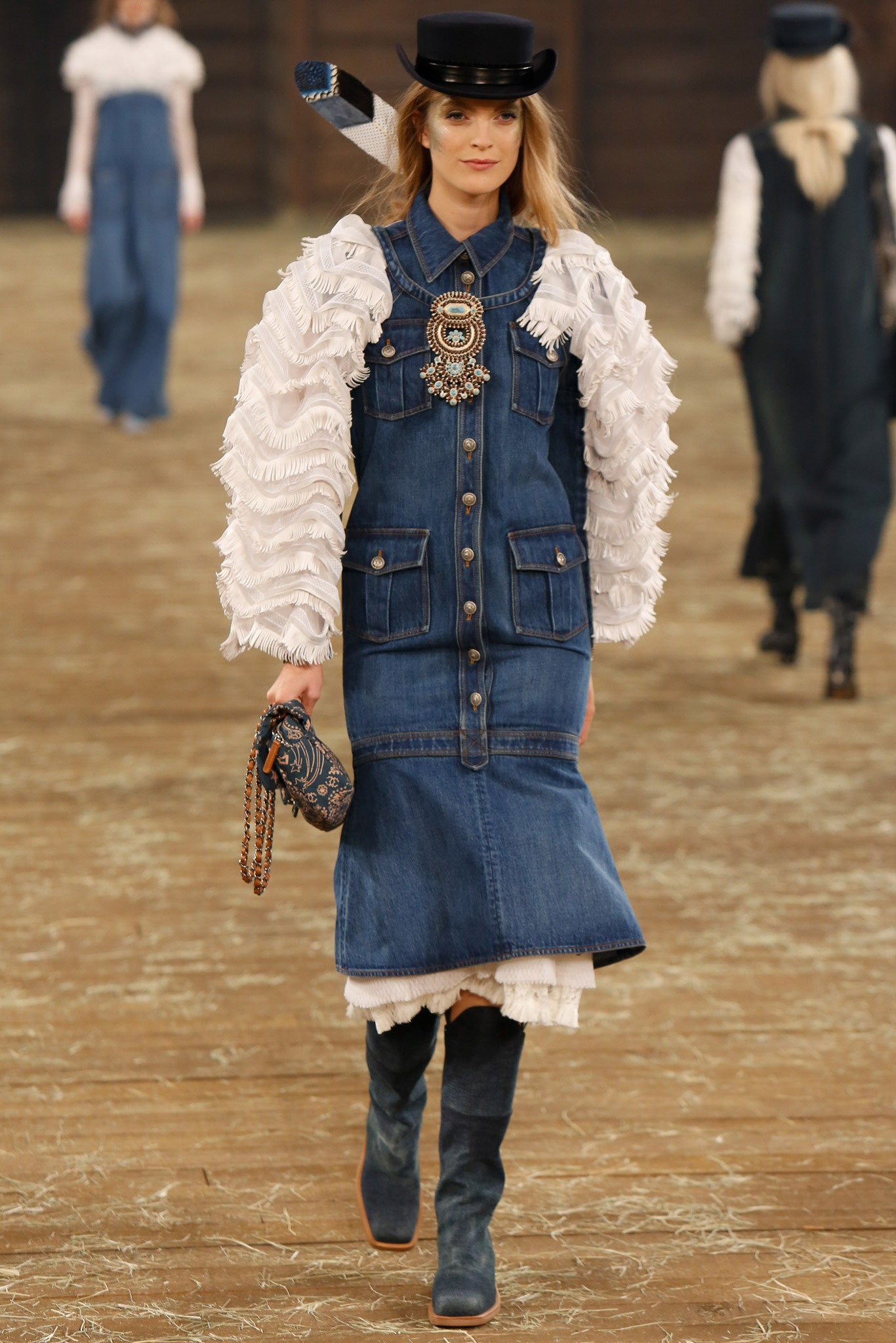 Chanel F/W 14 Look 438