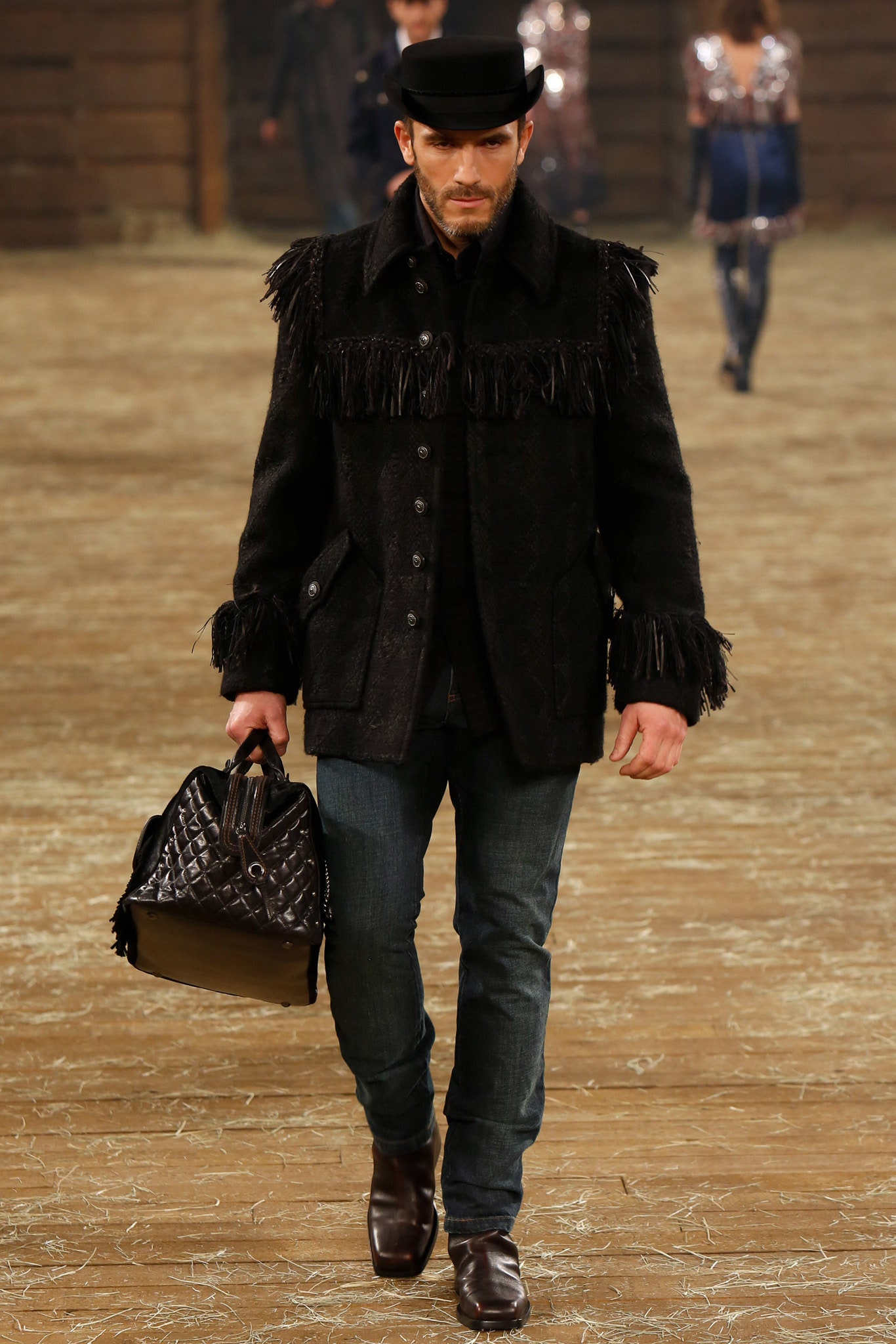 Chanel F/W 14 Look 485