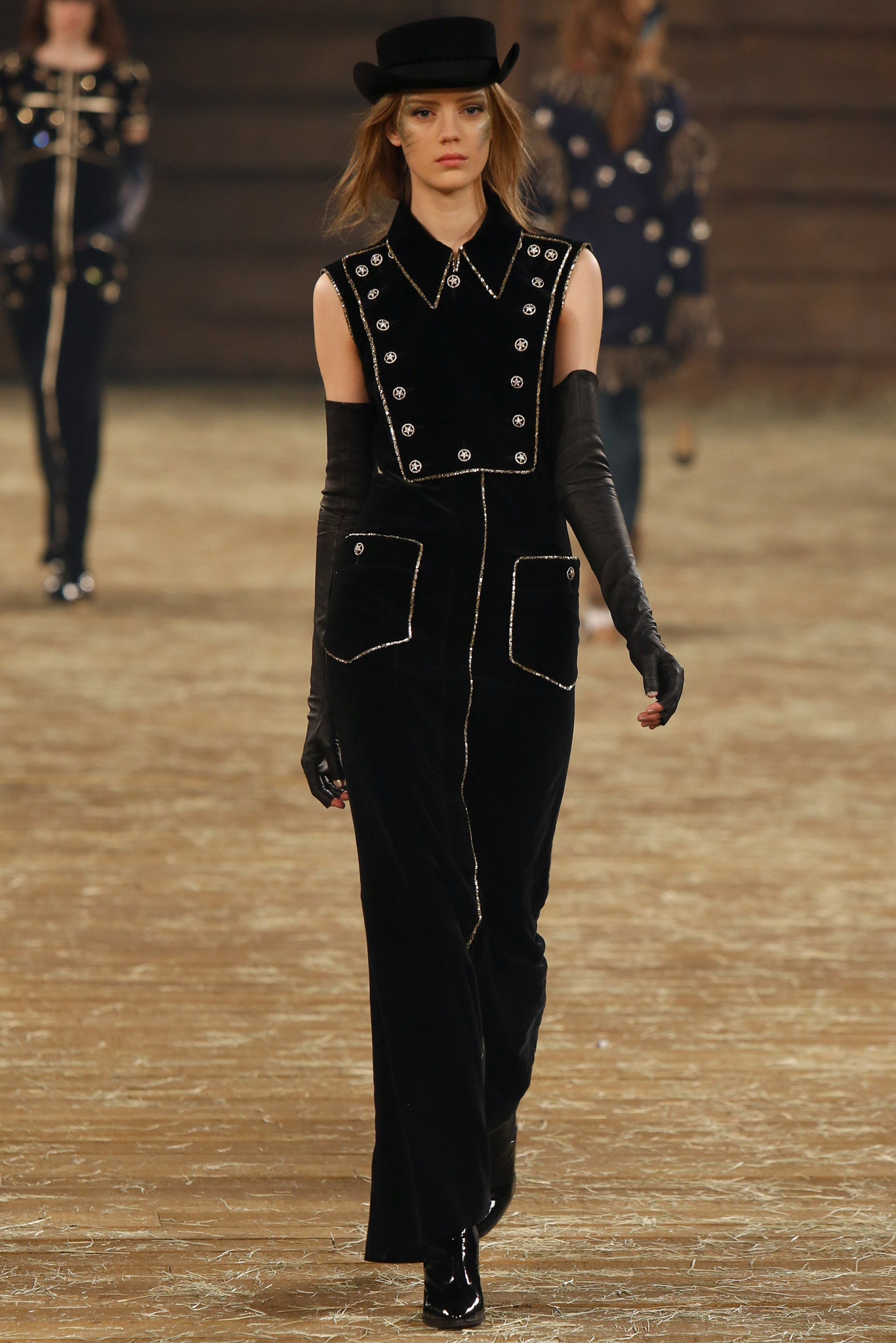 Chanel F/W 14 Look 570