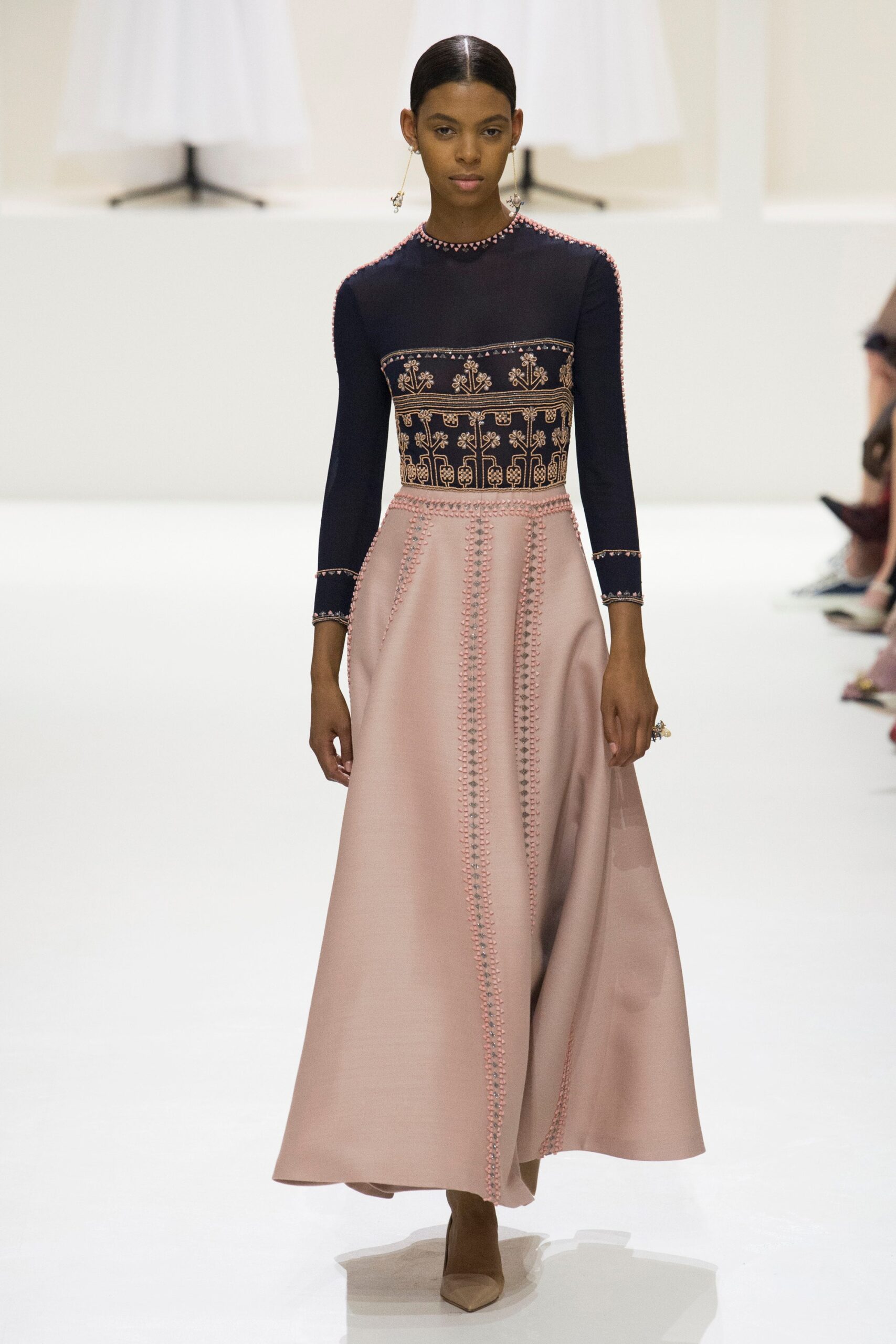 Christian Dior F/W 18 Couture Look 21