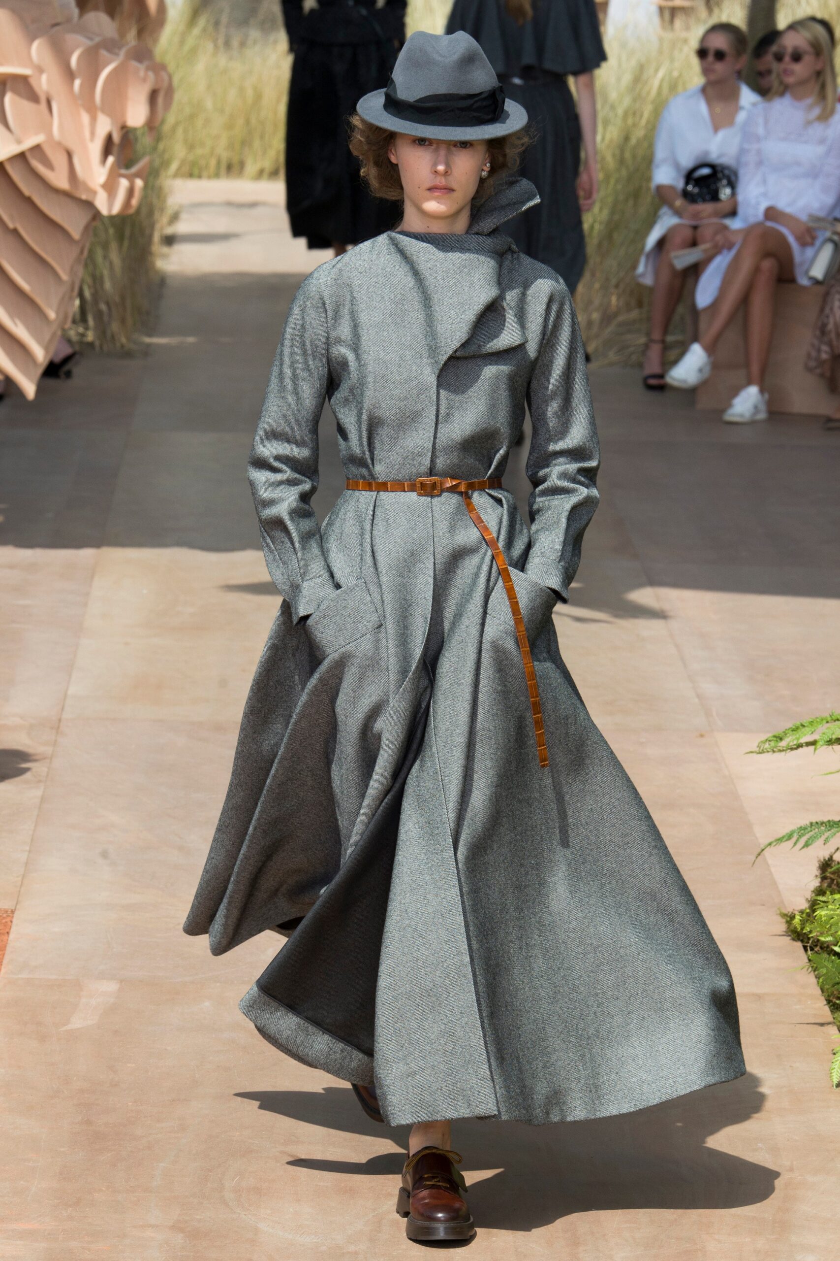 Christian Dior F/W 17 Couture Look 242