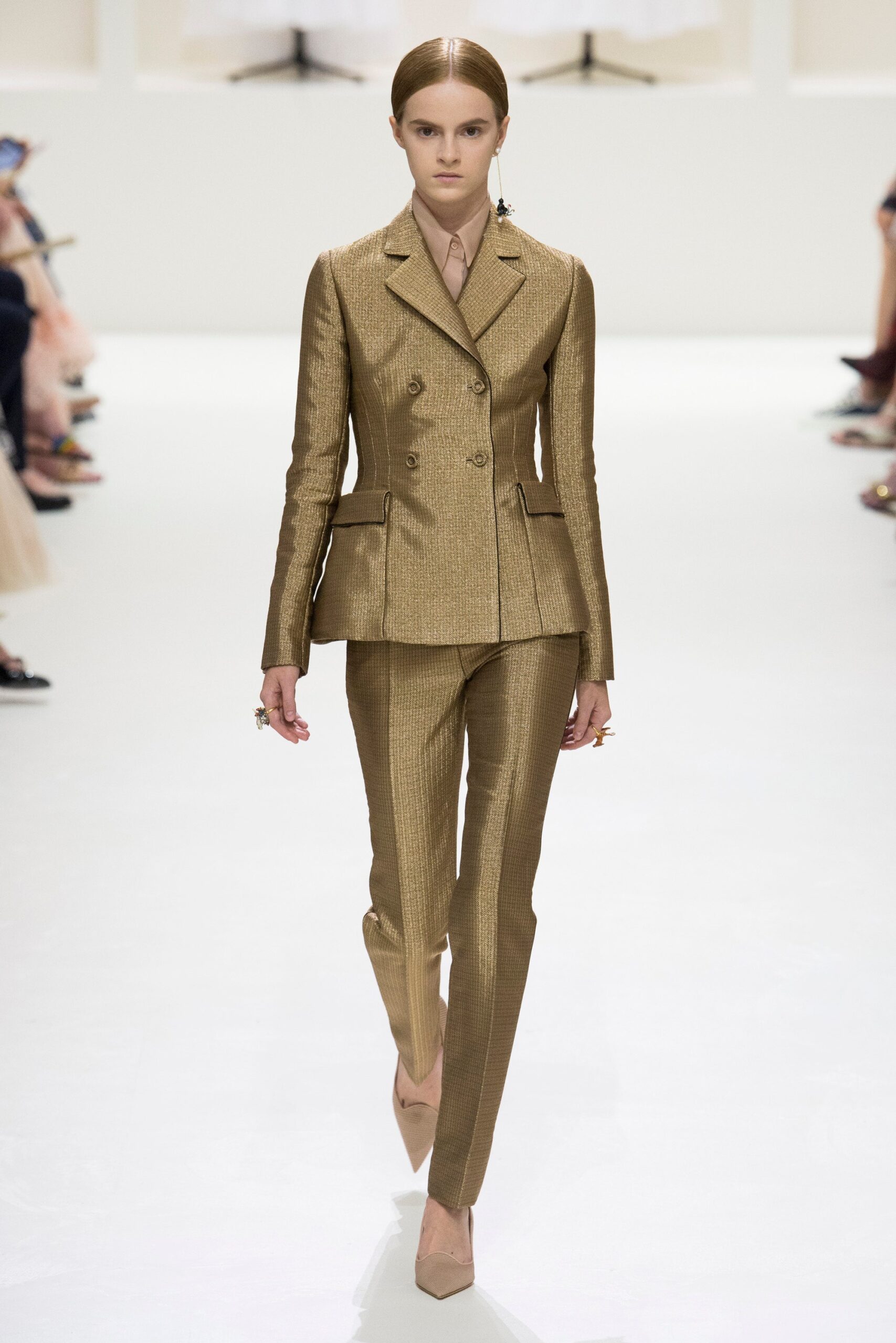 Christian Dior F/W 18 Couture Look 38