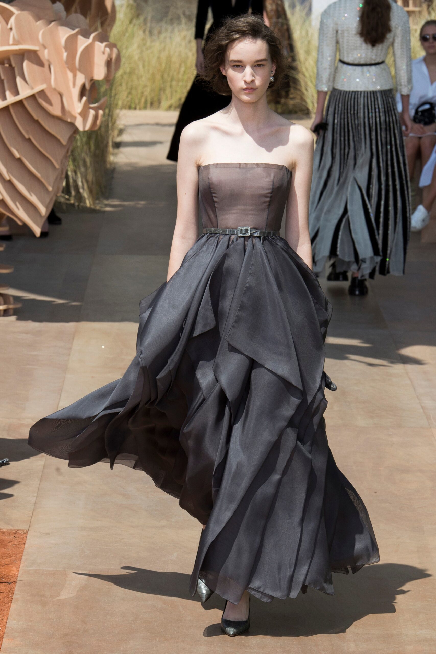 Christian Dior F/W 17 Couture Look 690