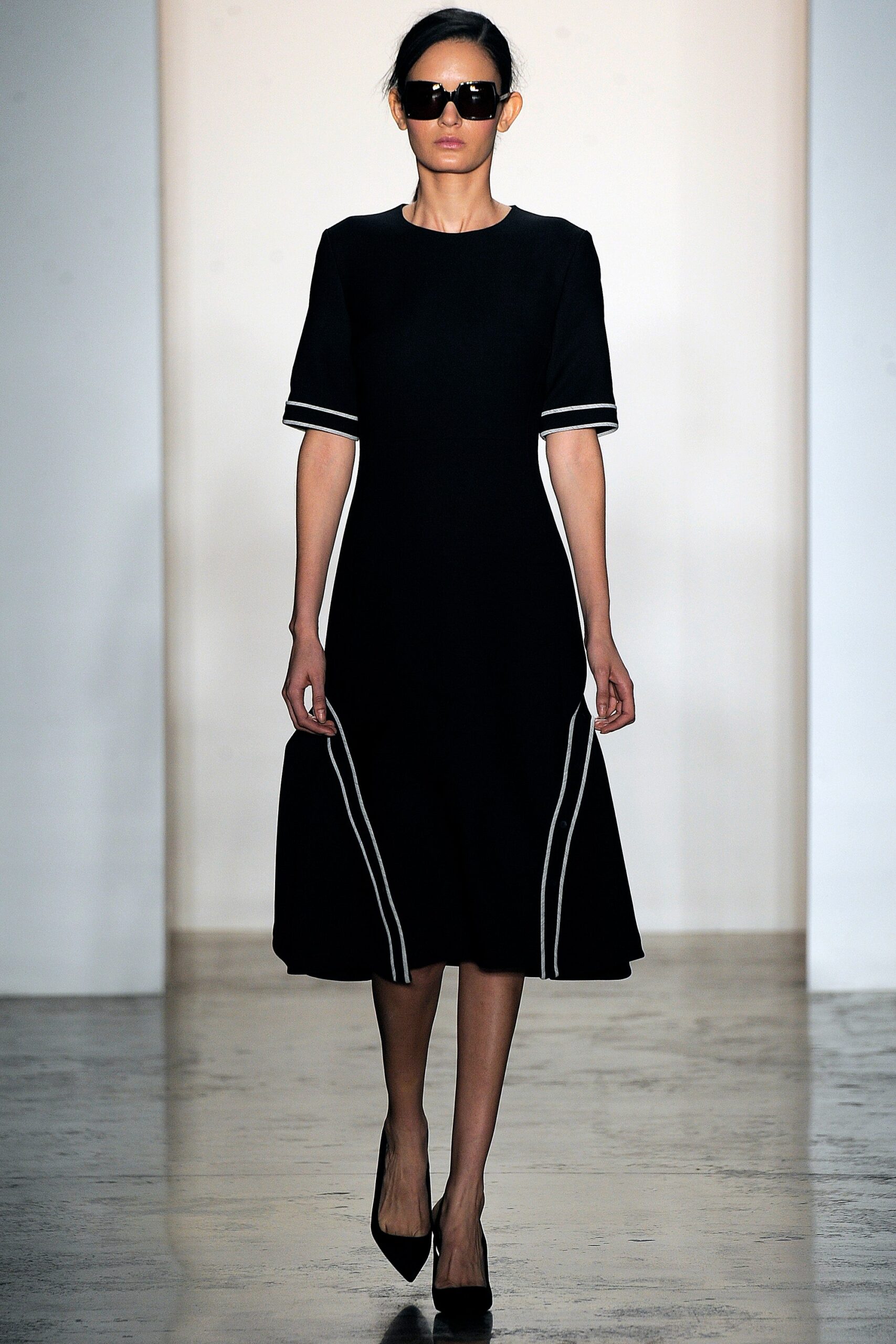 black contrast-trim midi dress