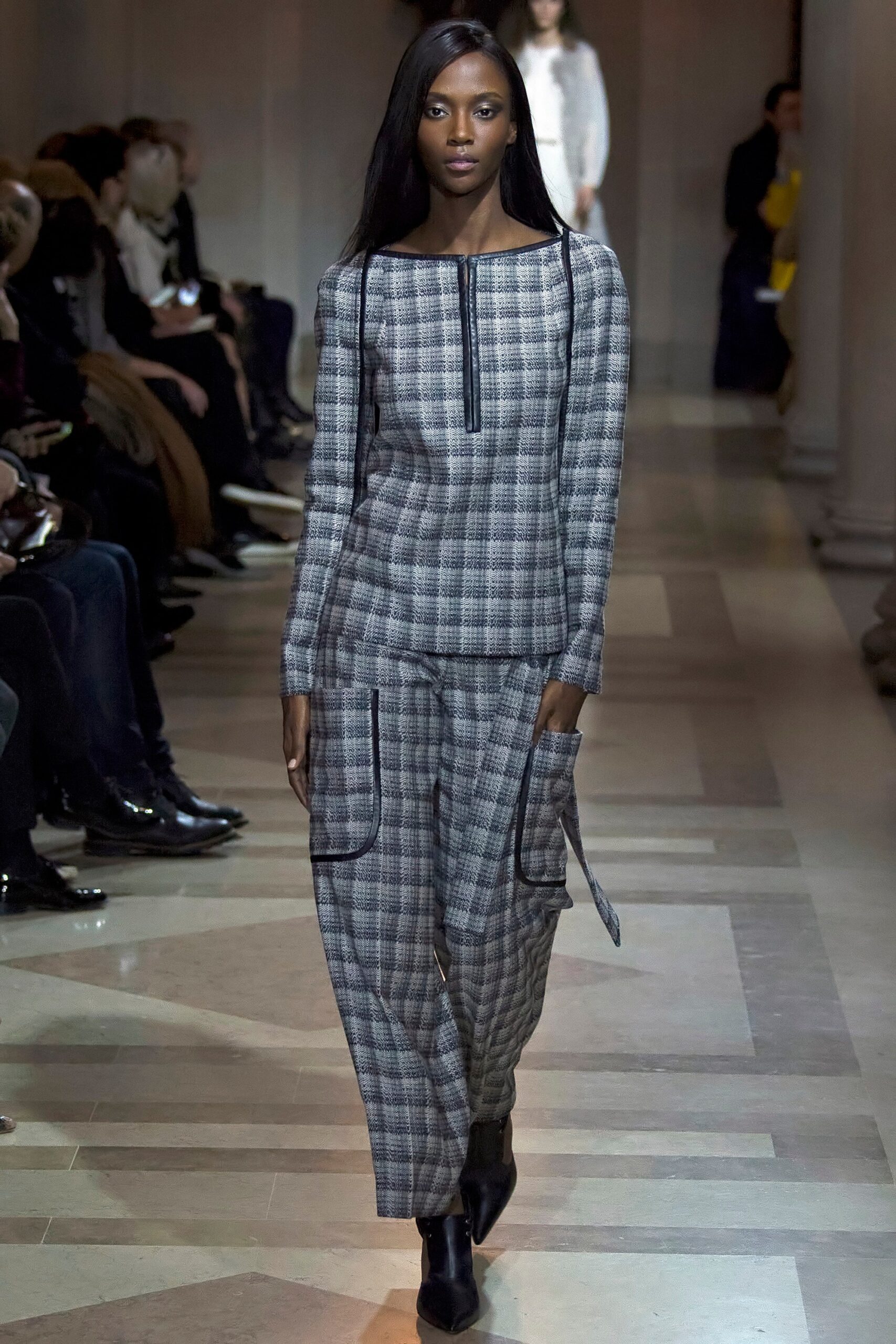 Carolina Herrera F/W 16 Look 33