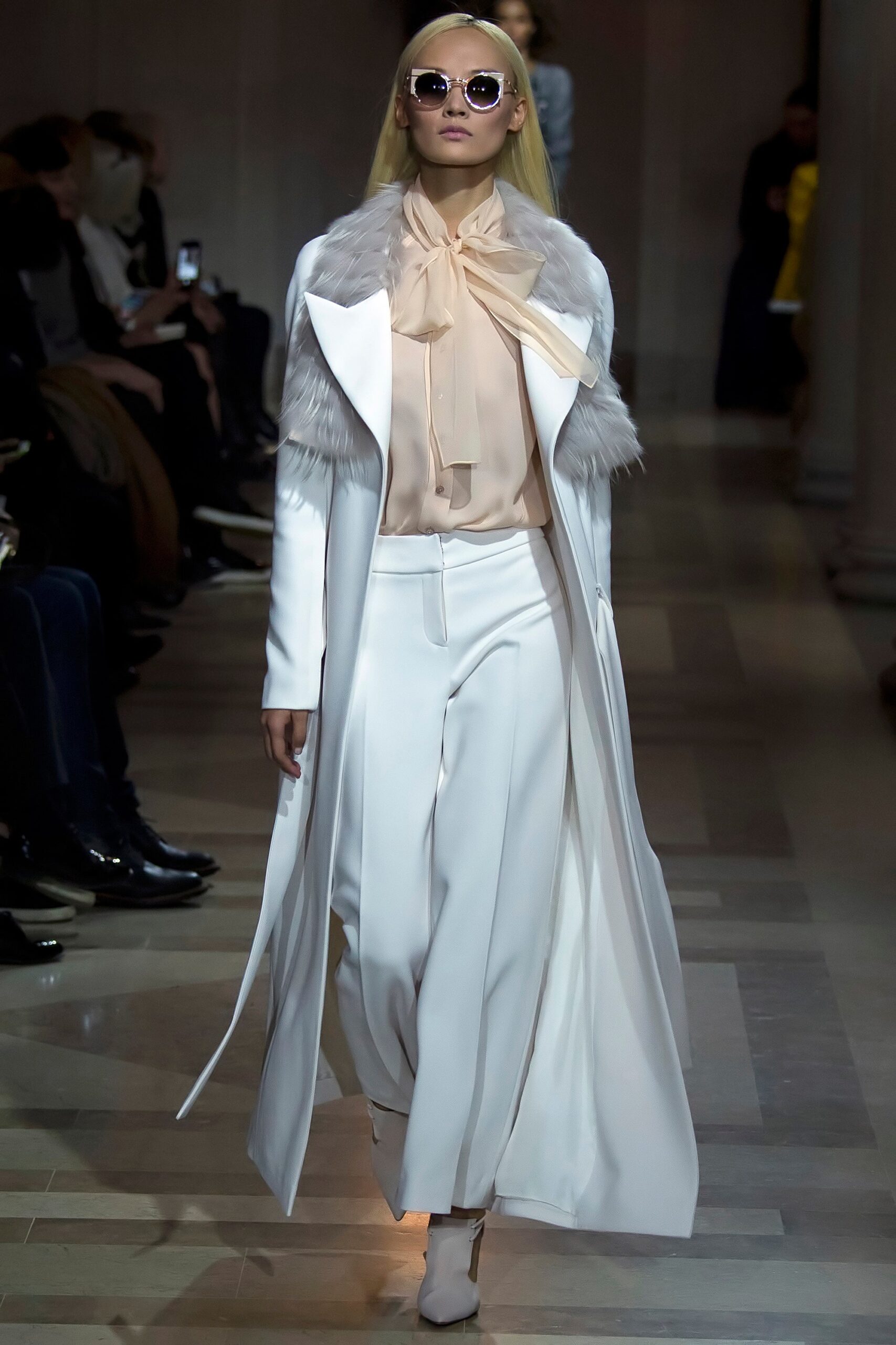 Carolina Herrera F/W 16 Look 59