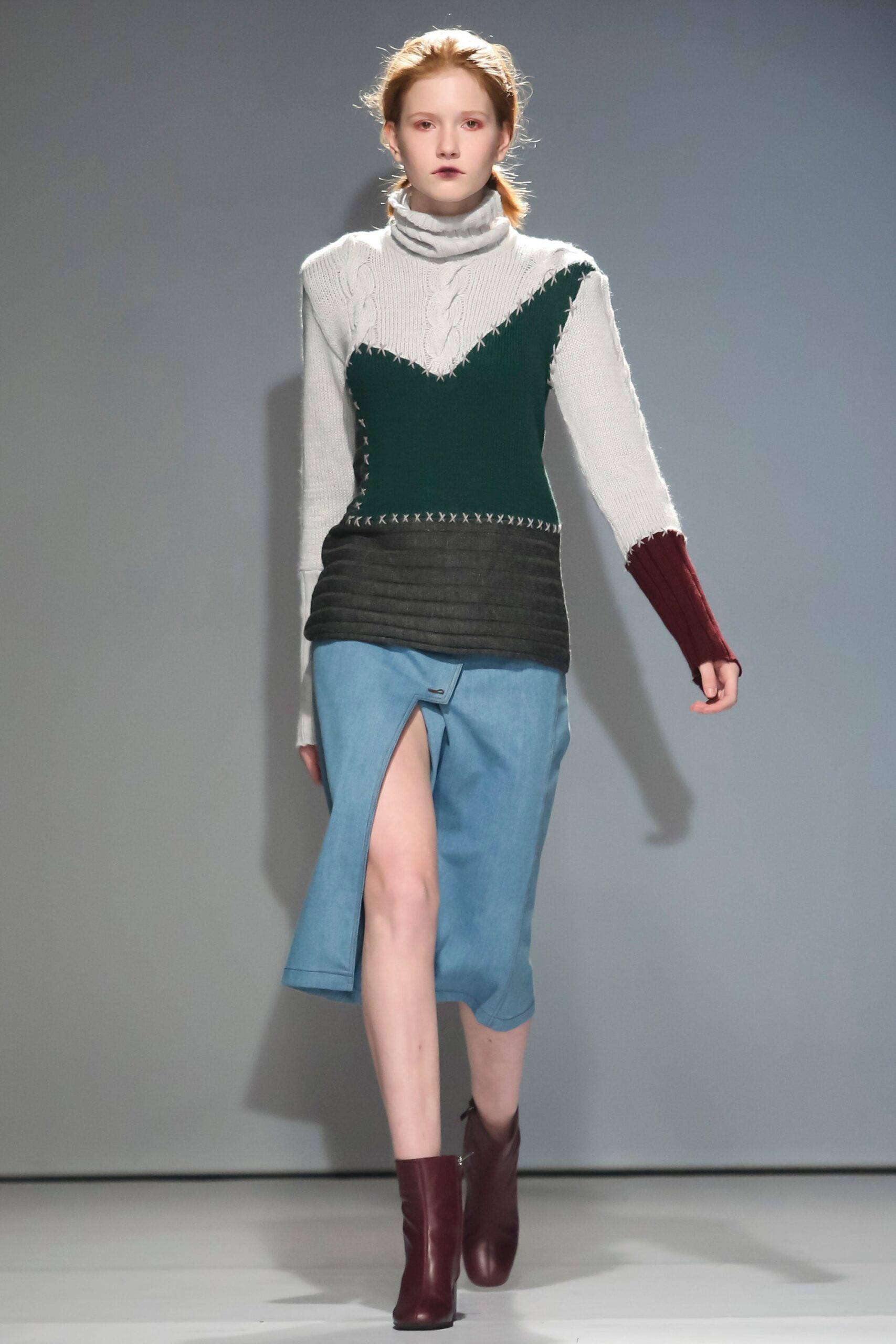 contrast whipstitched turtleneck sweater