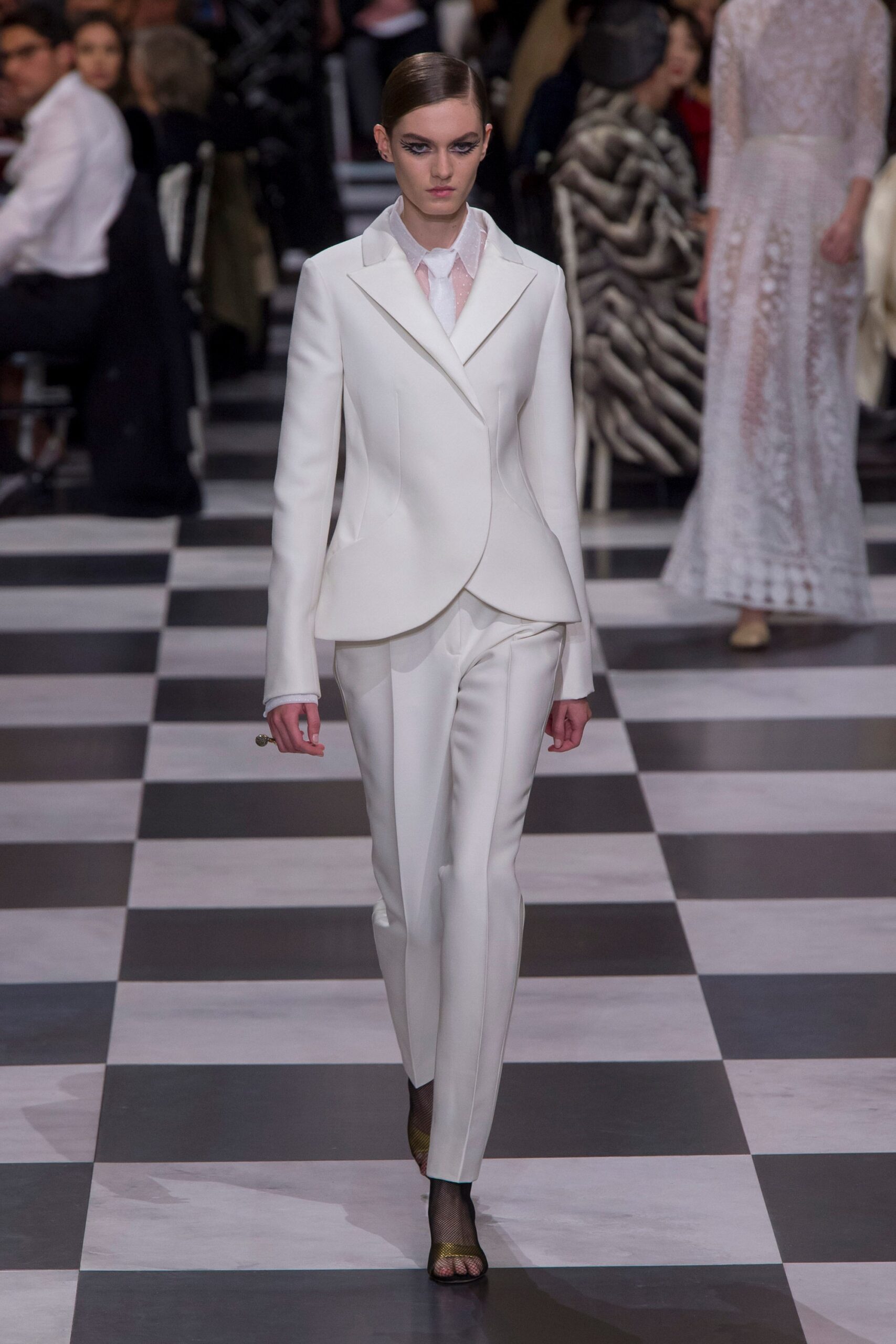 Christian Dior S/S 18 Couture Look 818