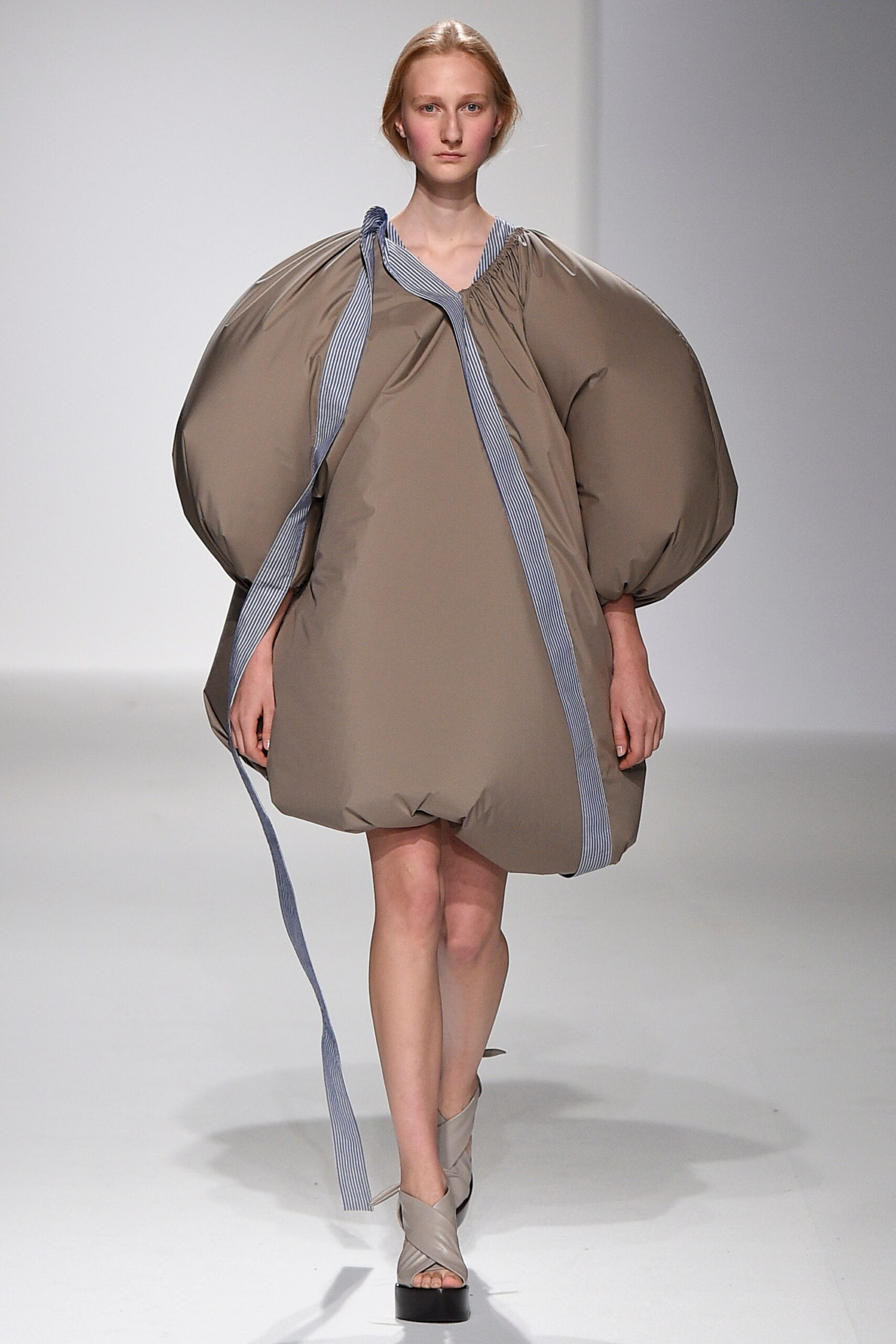 Chalayan S/S 17 Look 591